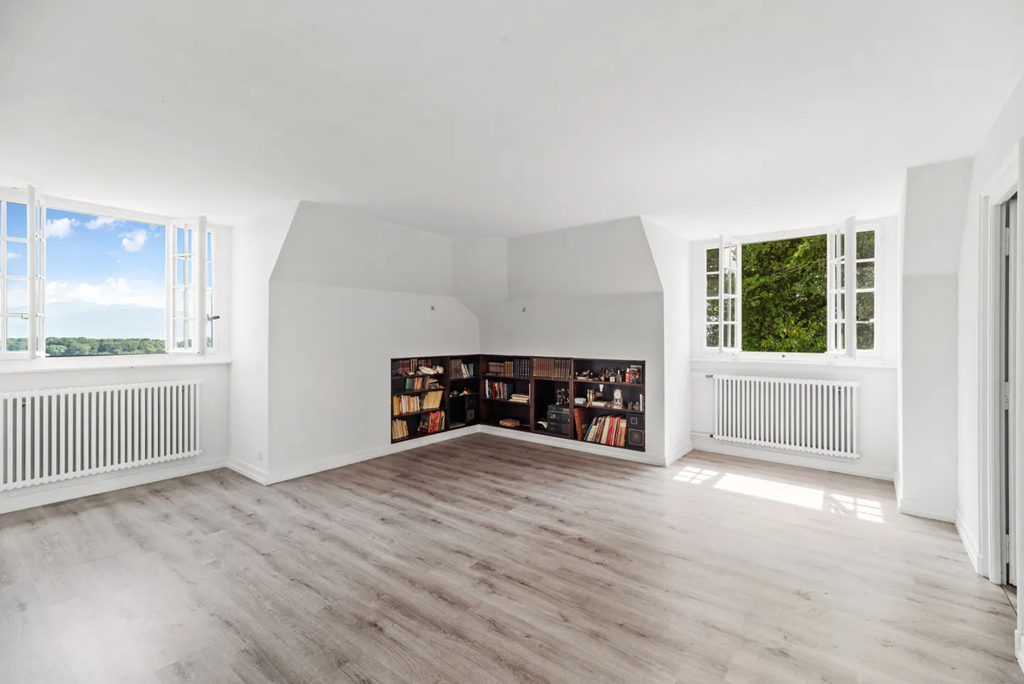 Very beautiful family property in the heart of the vineyards with swimming pool in Etoy - Photo 10 of 17