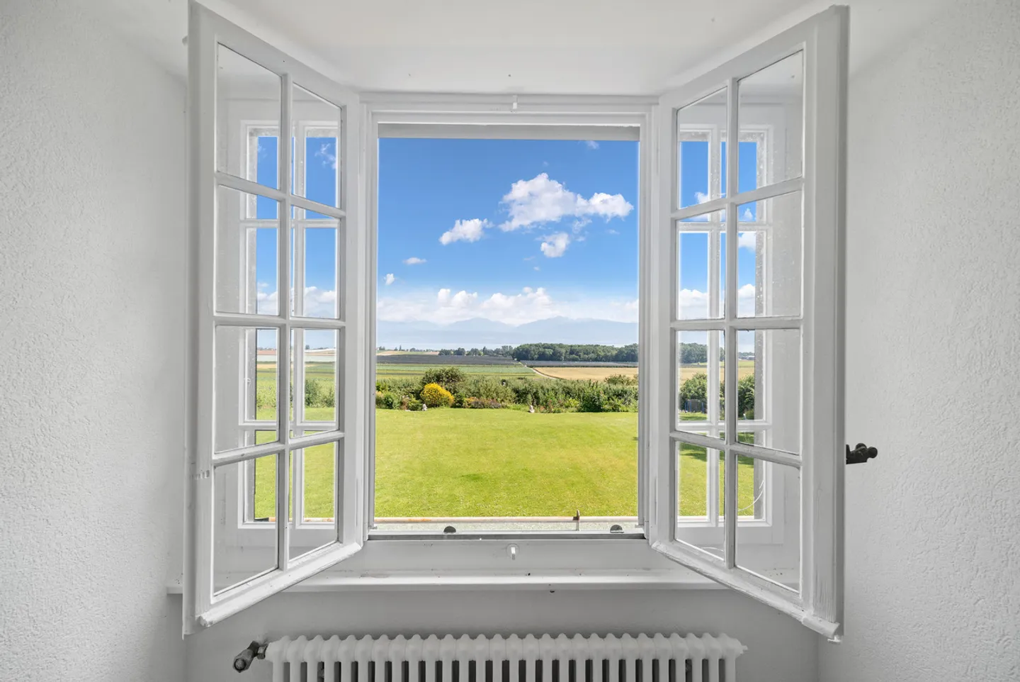 Very beautiful family property in the heart of the vineyards with swimming pool in Etoy - Photo 12 of 17