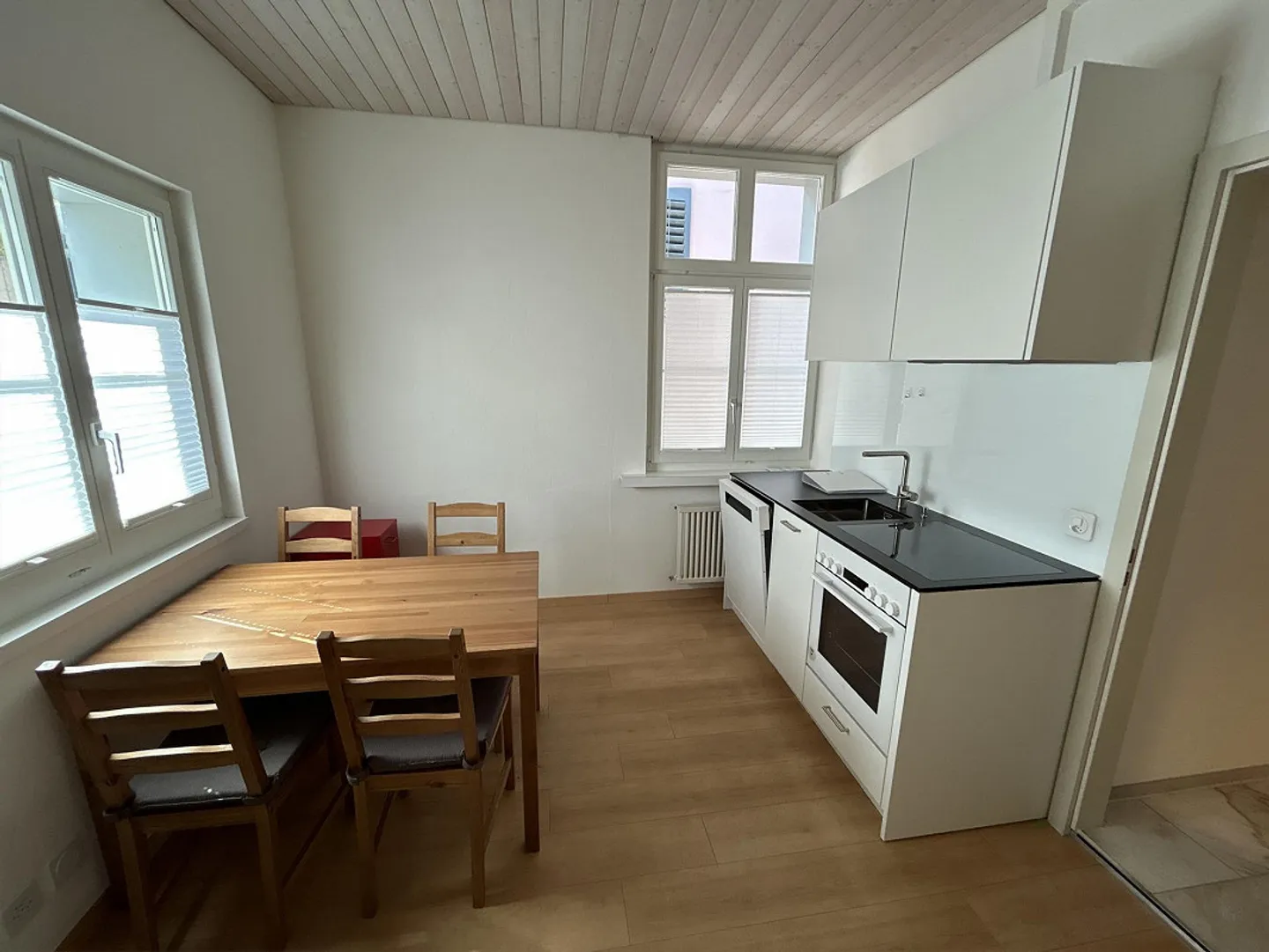 Furnished apartment with charm in a central location in Zug - Photo 1 of 3