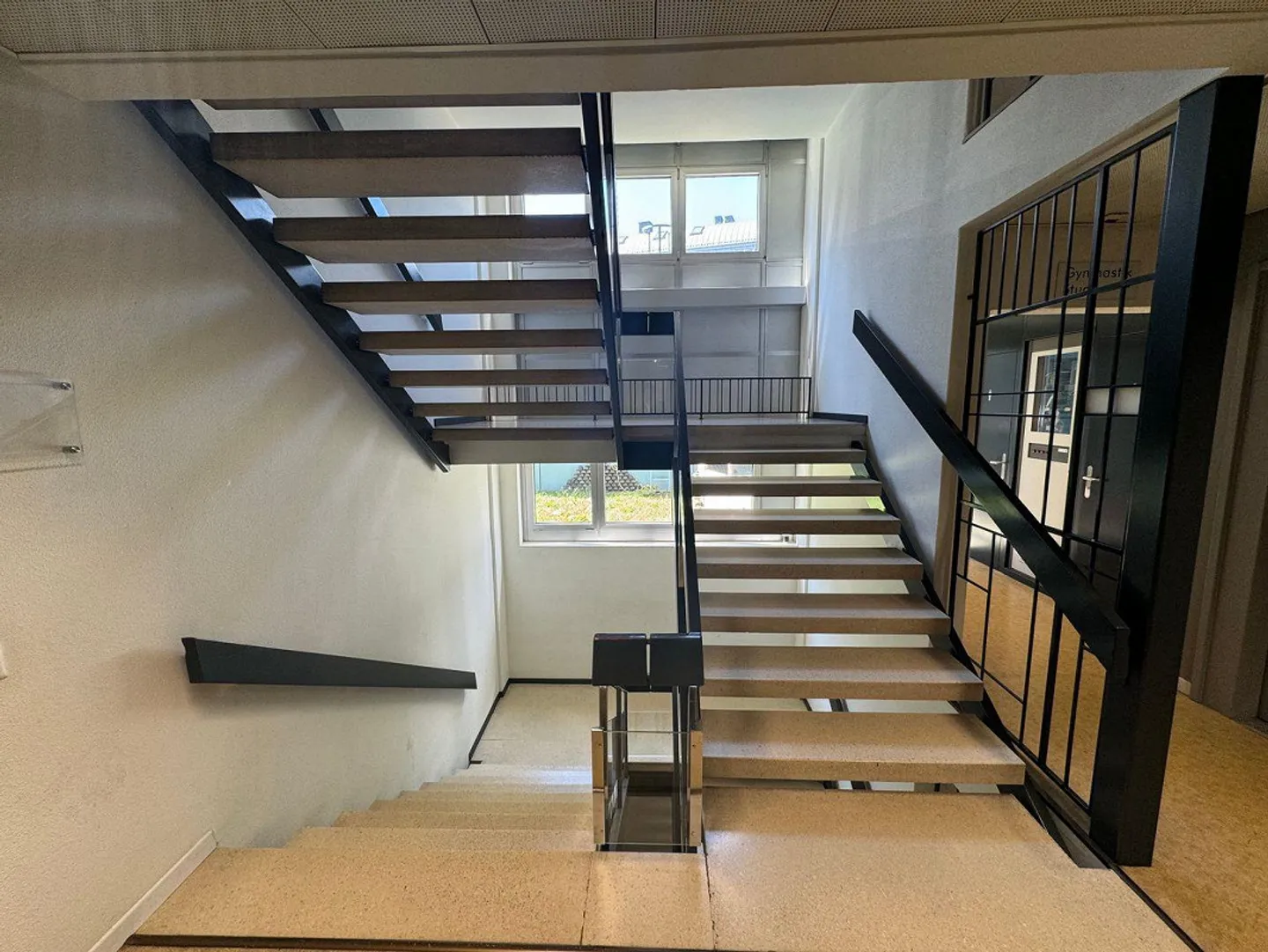 Espace de bureau et commercial central avec vue sur l'Aare - Photo 25 sur 26