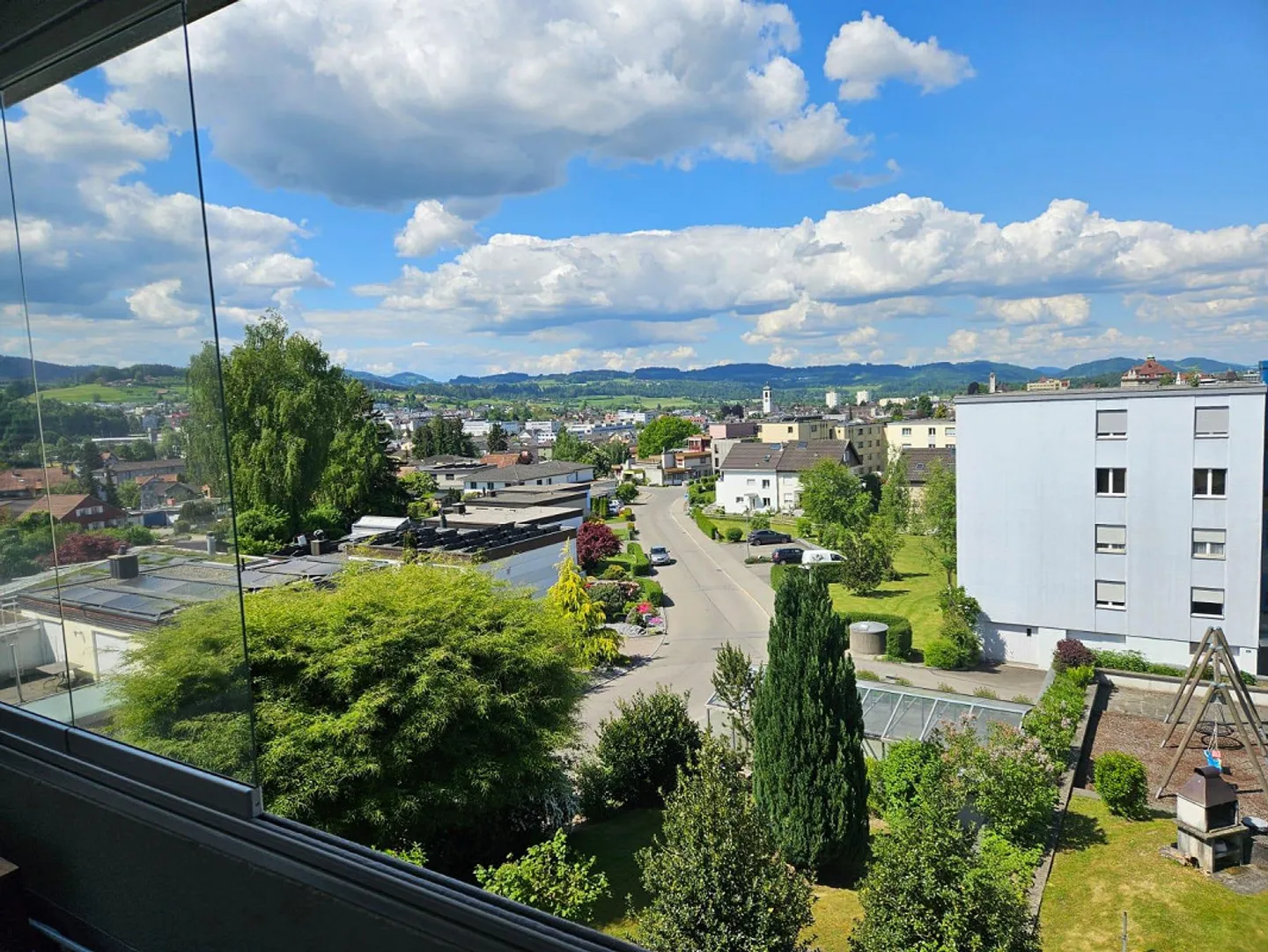 Appartamento moderno di 3,5 stanze con cucina di alta qualità e bella vista - Foto 1 di 10
