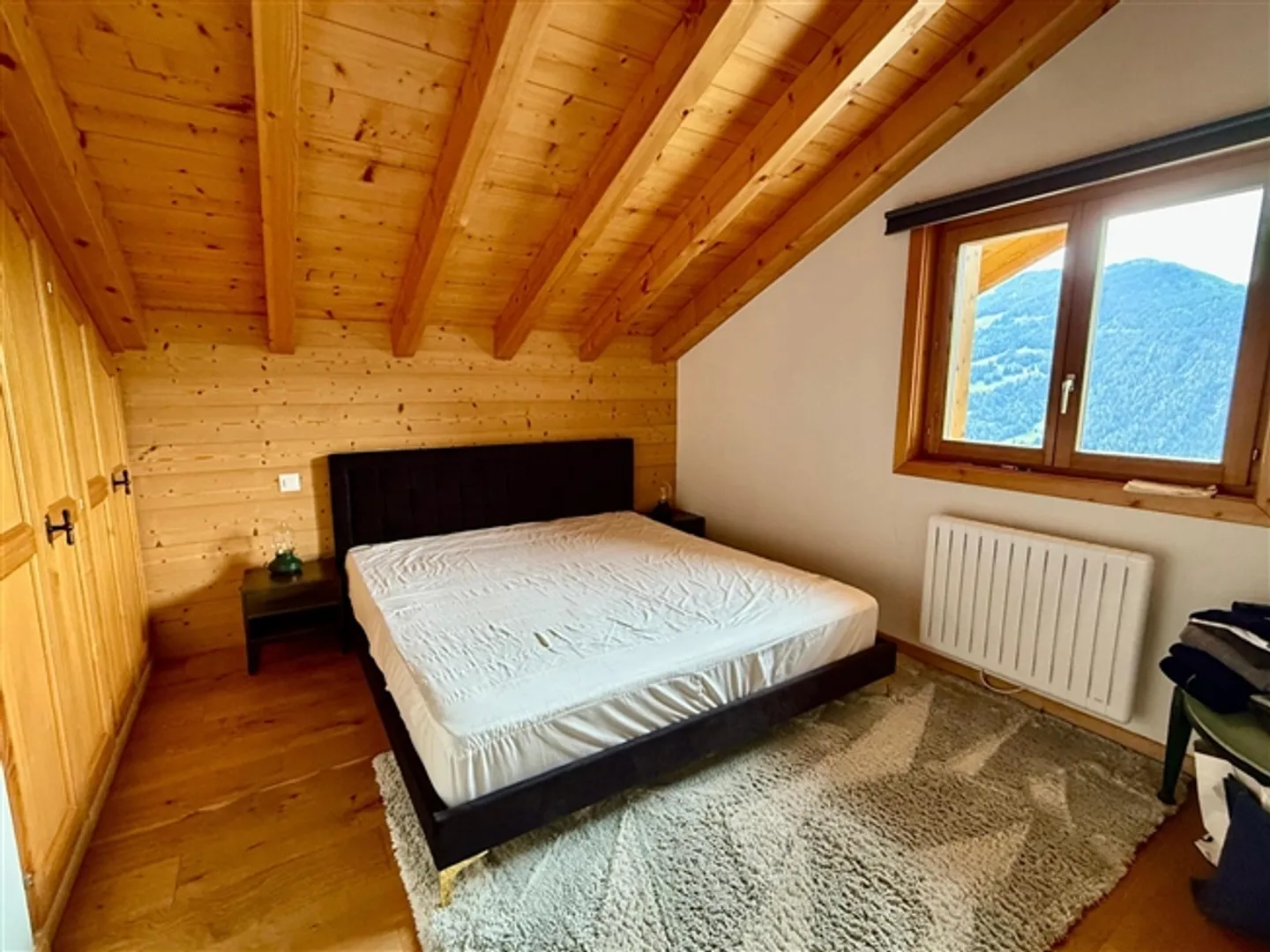 «JAHRESMIETE - Geräumiges Chalet mit 5 Betten und 4 Bädern in der ruhigen Wohngegend von Médières in Verbier» - Foto 6 von 20