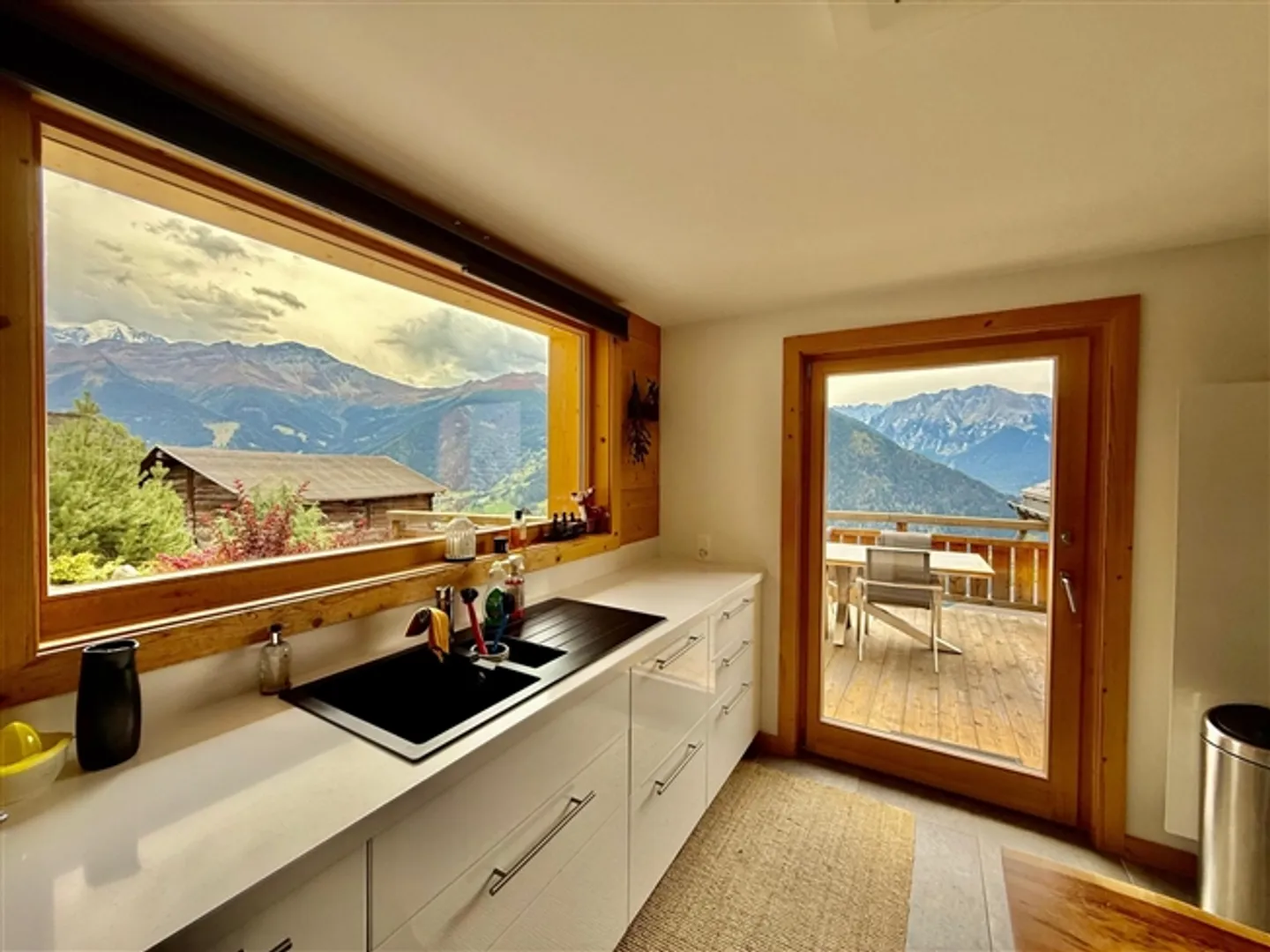«JAHRESMIETE - Geräumiges Chalet mit 5 Betten und 4 Bädern in der ruhigen Wohngegend von Médières in Verbier» - Foto 3 von 20