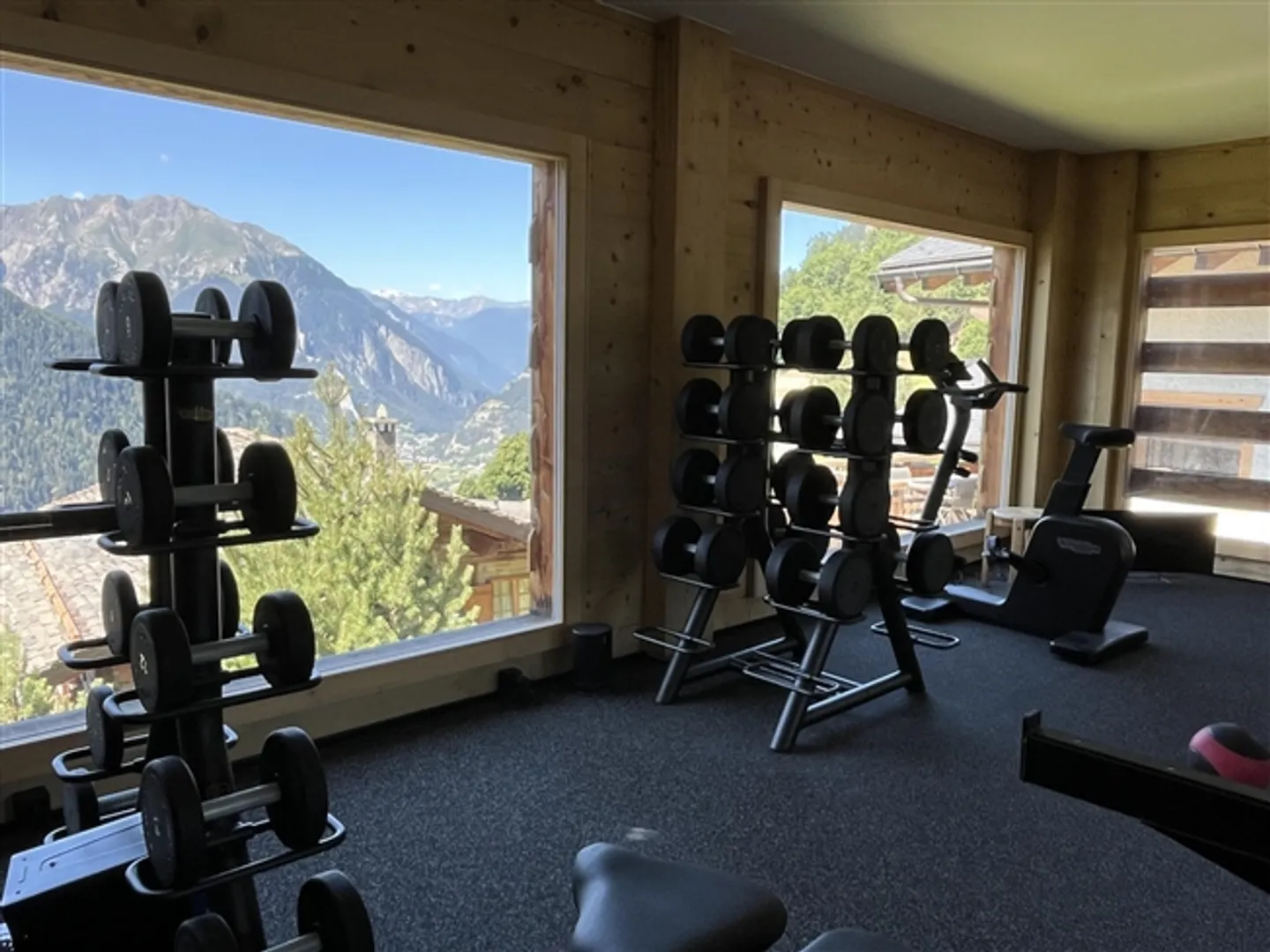 «JAHRESMIETE - Geräumiges Chalet mit 5 Betten und 4 Bädern in der ruhigen Wohngegend von Médières in Verbier» - Foto 11 von 20