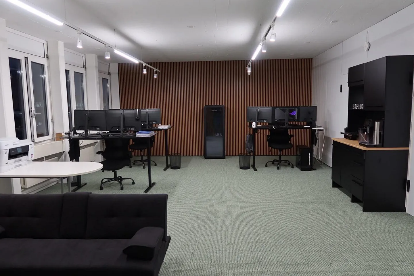 Furnished Office Space 55 m² - Photo 1 of 10