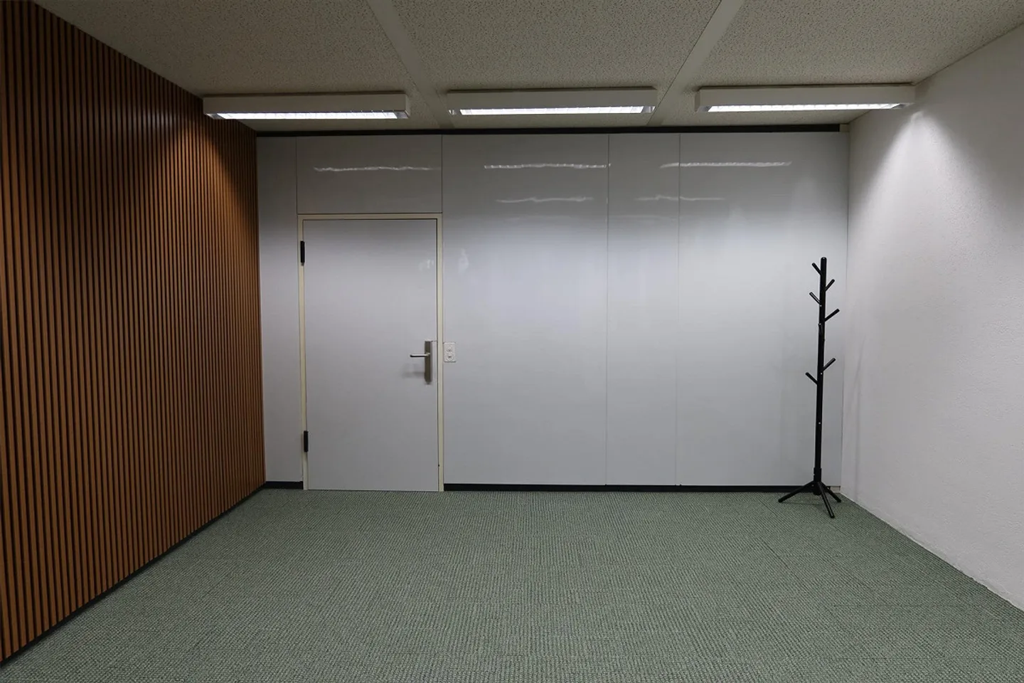 Furnished Office Space 55 m² - Photo 8 of 10