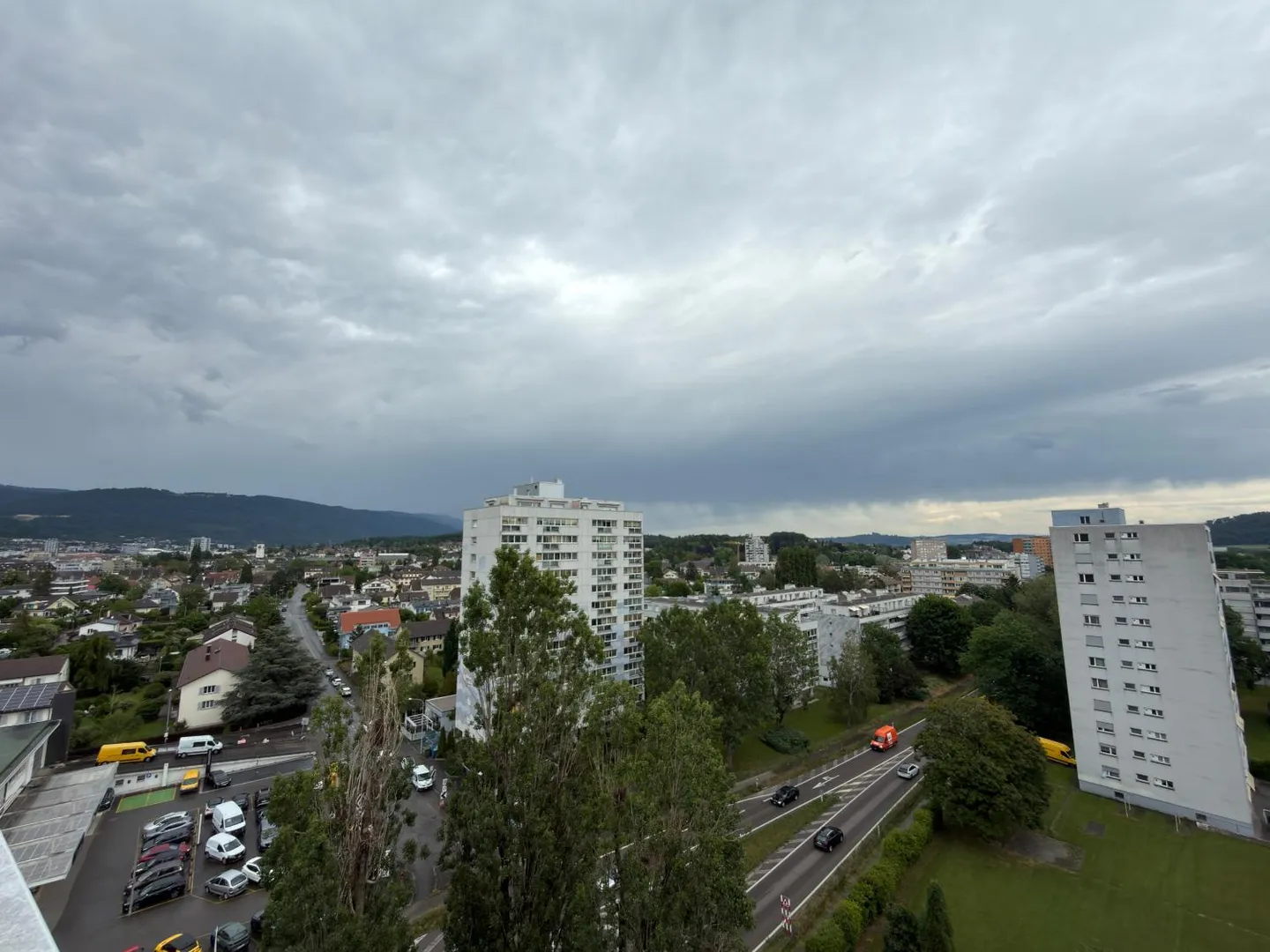 Ampio appartamento attico di 4,5 locali con ampia terrazza panoramica - Foto 9 di 13