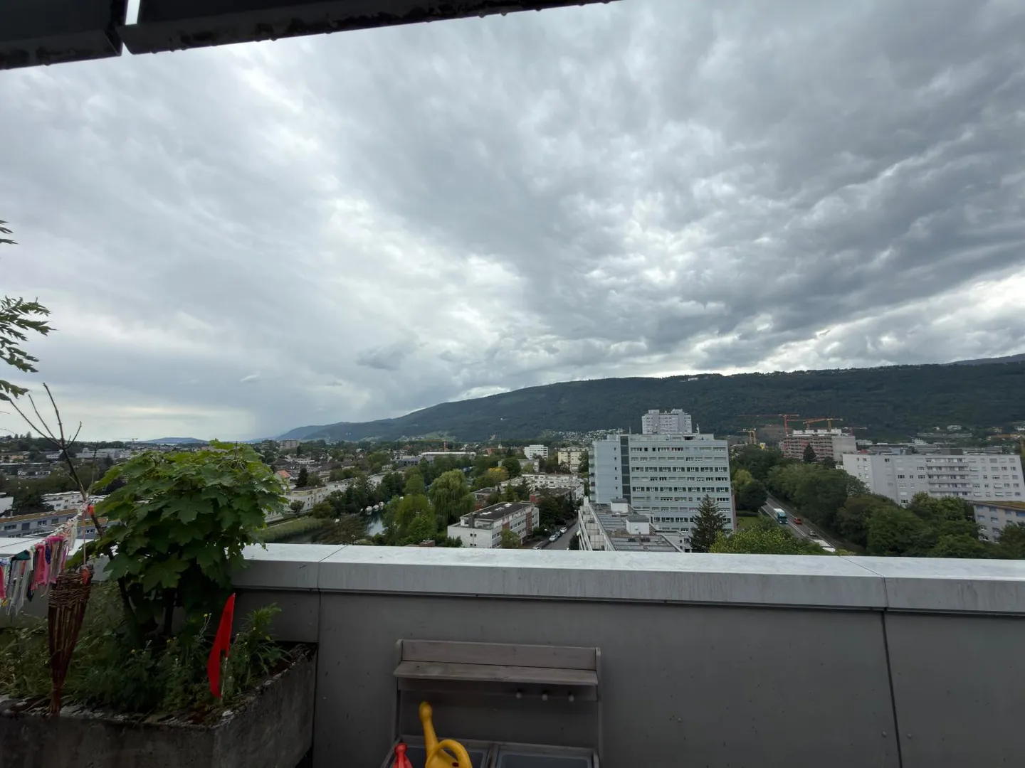 Ampio appartamento attico di 4,5 locali con ampia terrazza panoramica - Foto 12 di 13