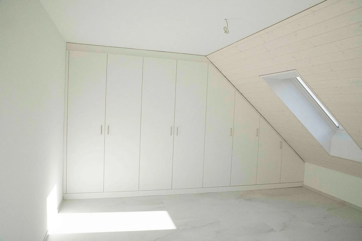 Appartement moderne 3 1/2 sous les combles avec pièce supplémentaire et vue dégagée - Photo 6 sur 14