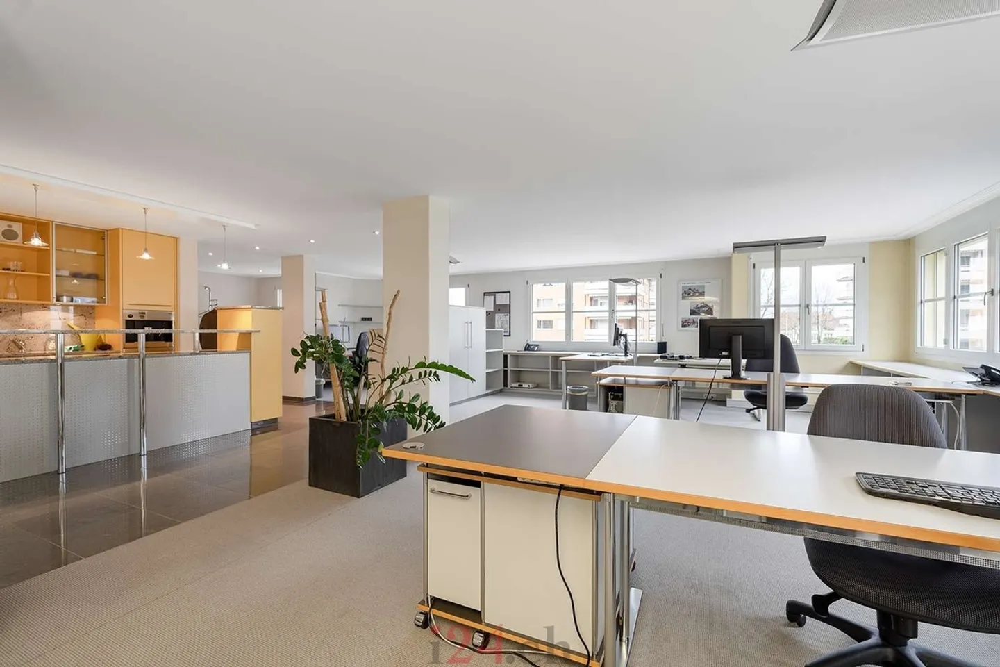 Office space for rent - Photo 7 of 12