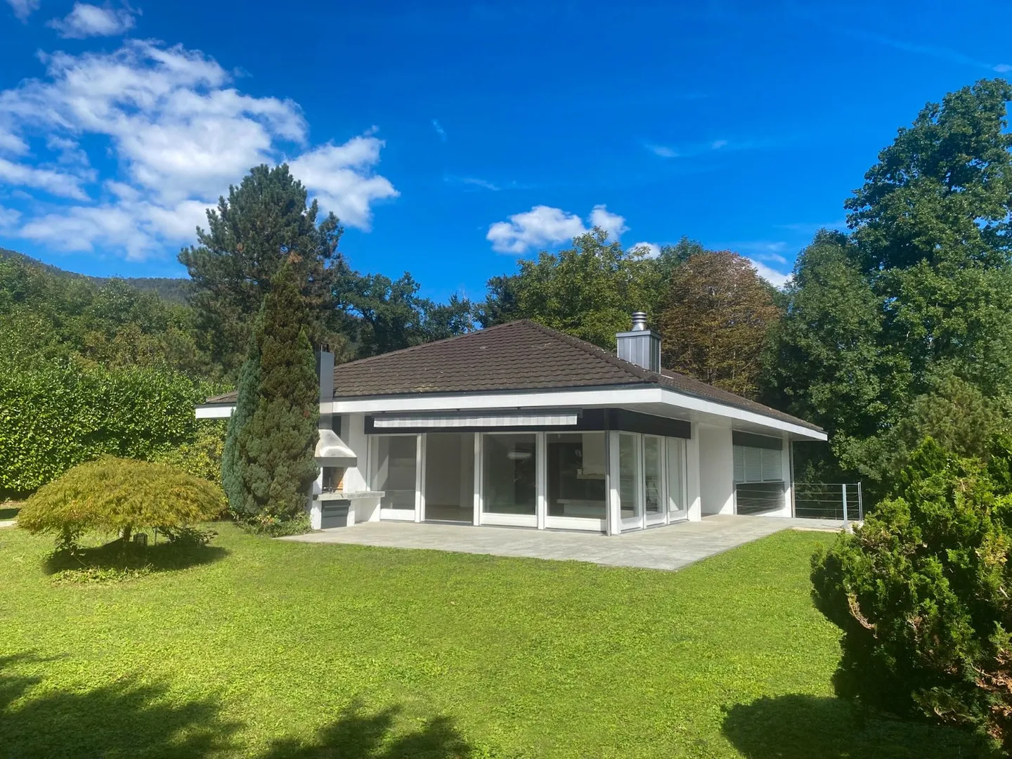 Charmante Landhausvilla mit Garten - Foto 1 von 6