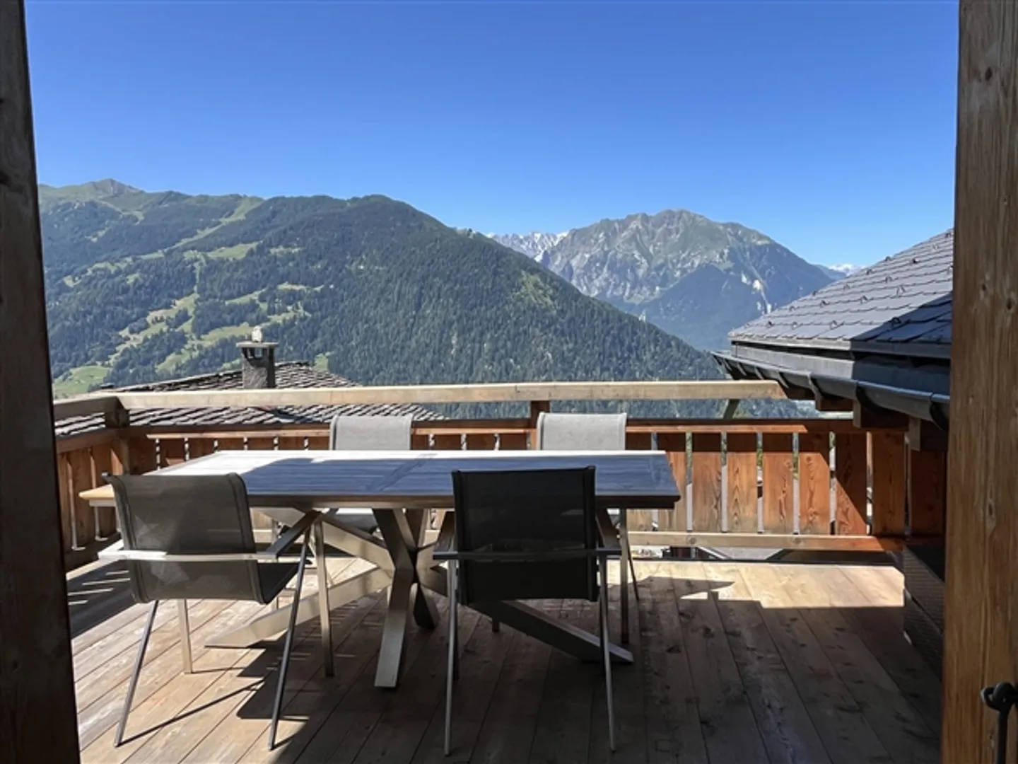 «JAHRESMIETE - Geräumiges Chalet mit 5 Betten und 4 Bädern in der ruhigen Wohngegend von Médières in Verbier» - Foto 14 von 20