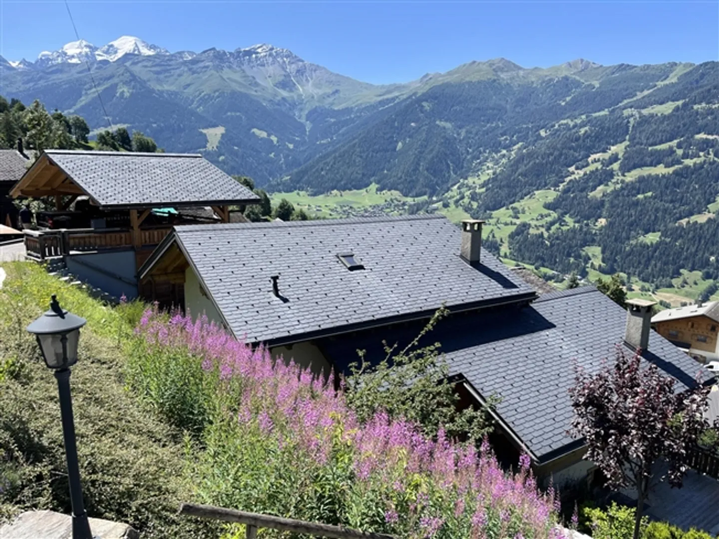 «JAHRESMIETE - Geräumiges Chalet mit 5 Betten und 4 Bädern in der ruhigen Wohngegend von Médières in Verbier» - Foto 13 von 20