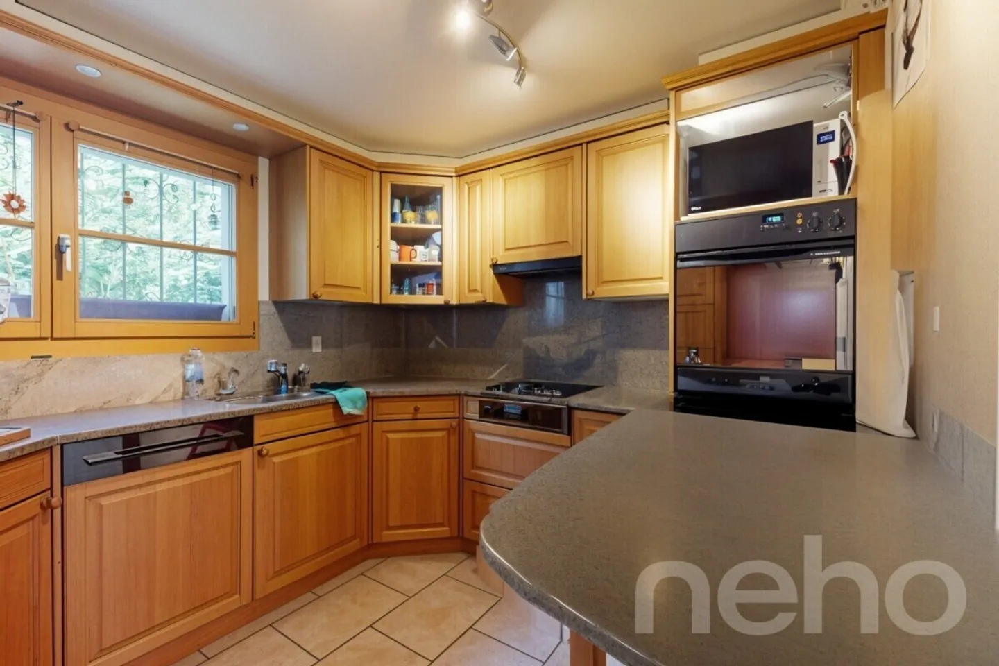 Maison familiale jumelée attrayante dans un emplacement convivial pour les familles - Photo 3 sur 13