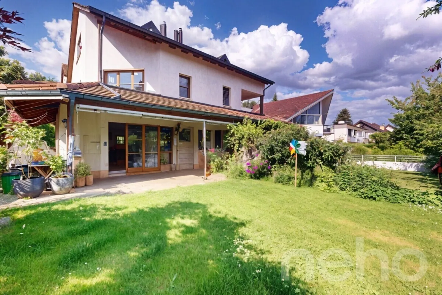 Maison familiale jumelée attrayante dans un emplacement convivial pour les familles - Photo 1 sur 13