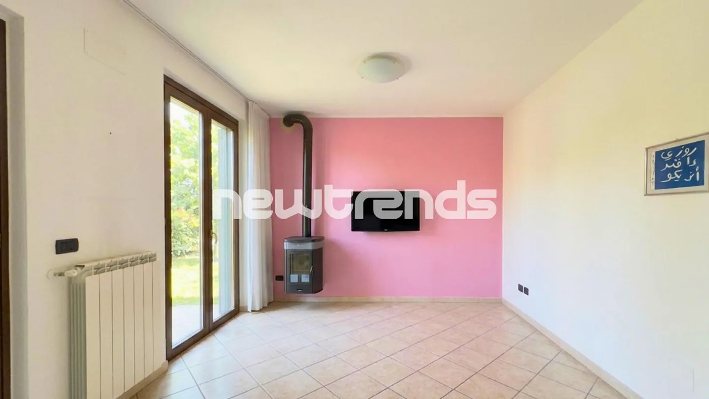 Uggiate con Ronago, border with Novazzano: independent villa with gi... - Photo 7 of 24