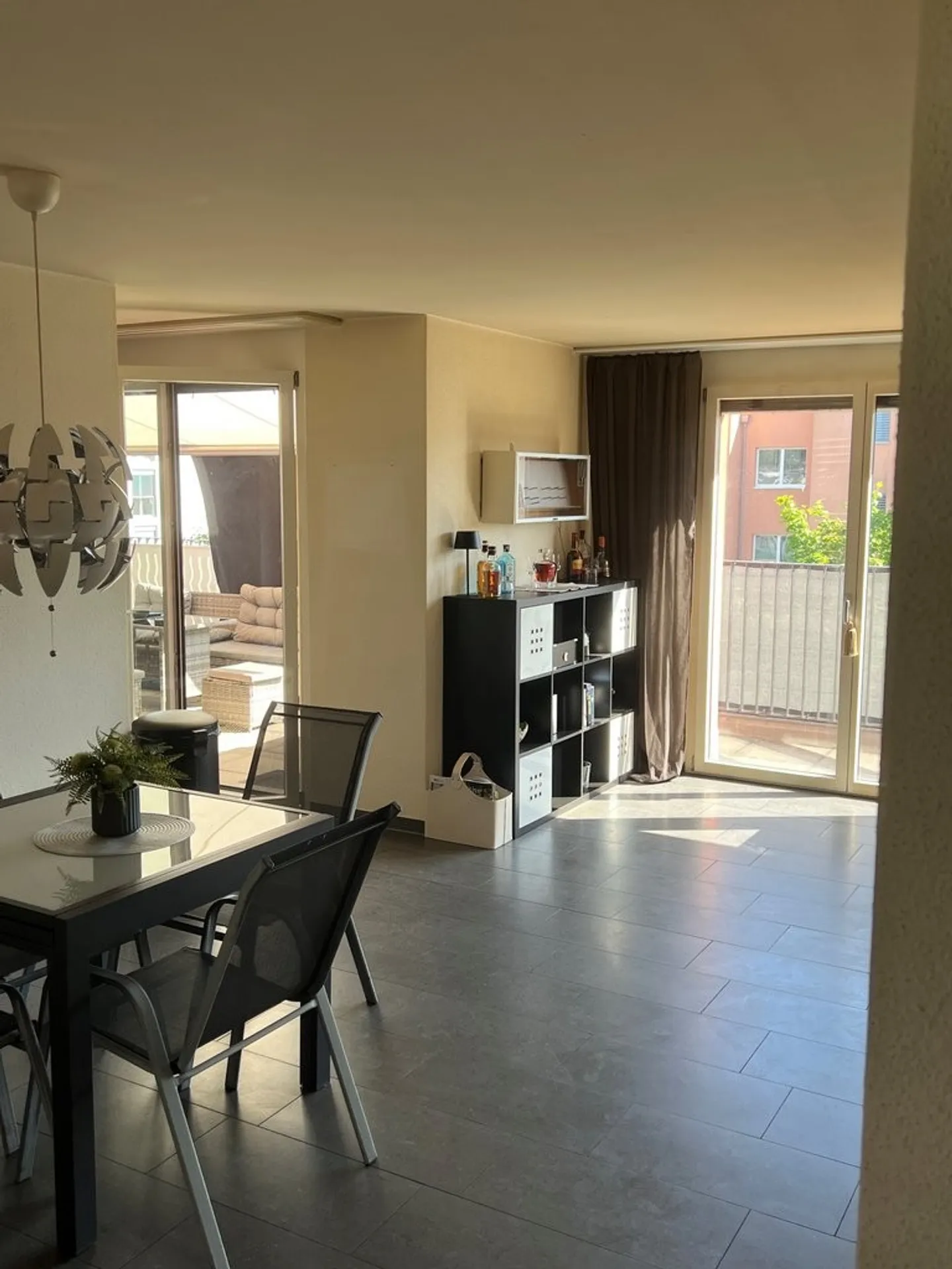 Appartement penthouse lumineux de 3,5 pièces avec grande terrasse - Photo 2 sur 10