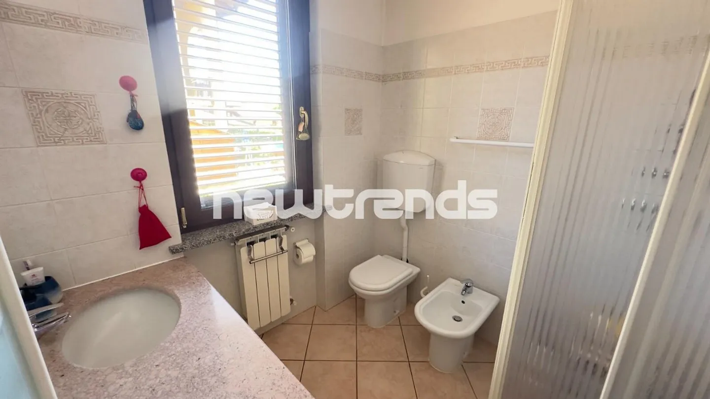 Uggiate con Ronago, border with Novazzano: independent villa with gi... - Photo 20 of 24