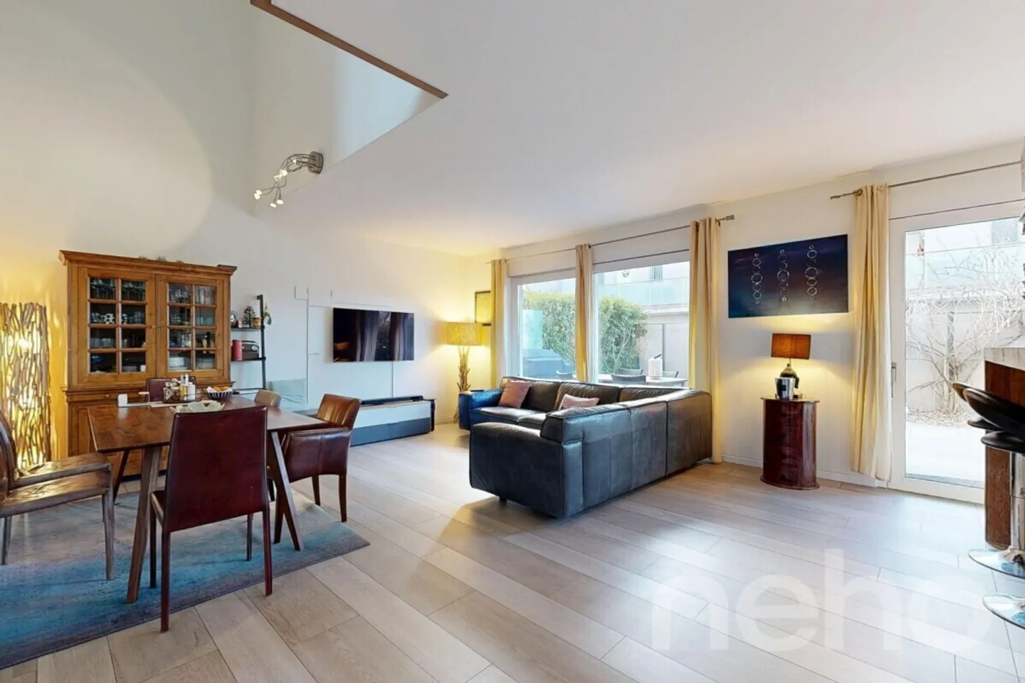 Helle Triplex-Villa mit hochwertigen Ausstattungen - Foto 2 von 12