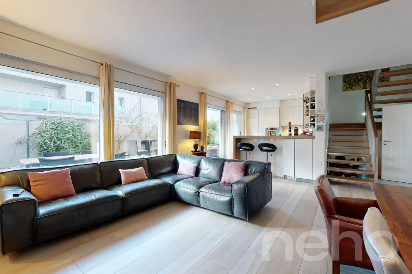 Helle Triplex-Villa mit hochwertigen Ausstattungen - Foto 3 von 12