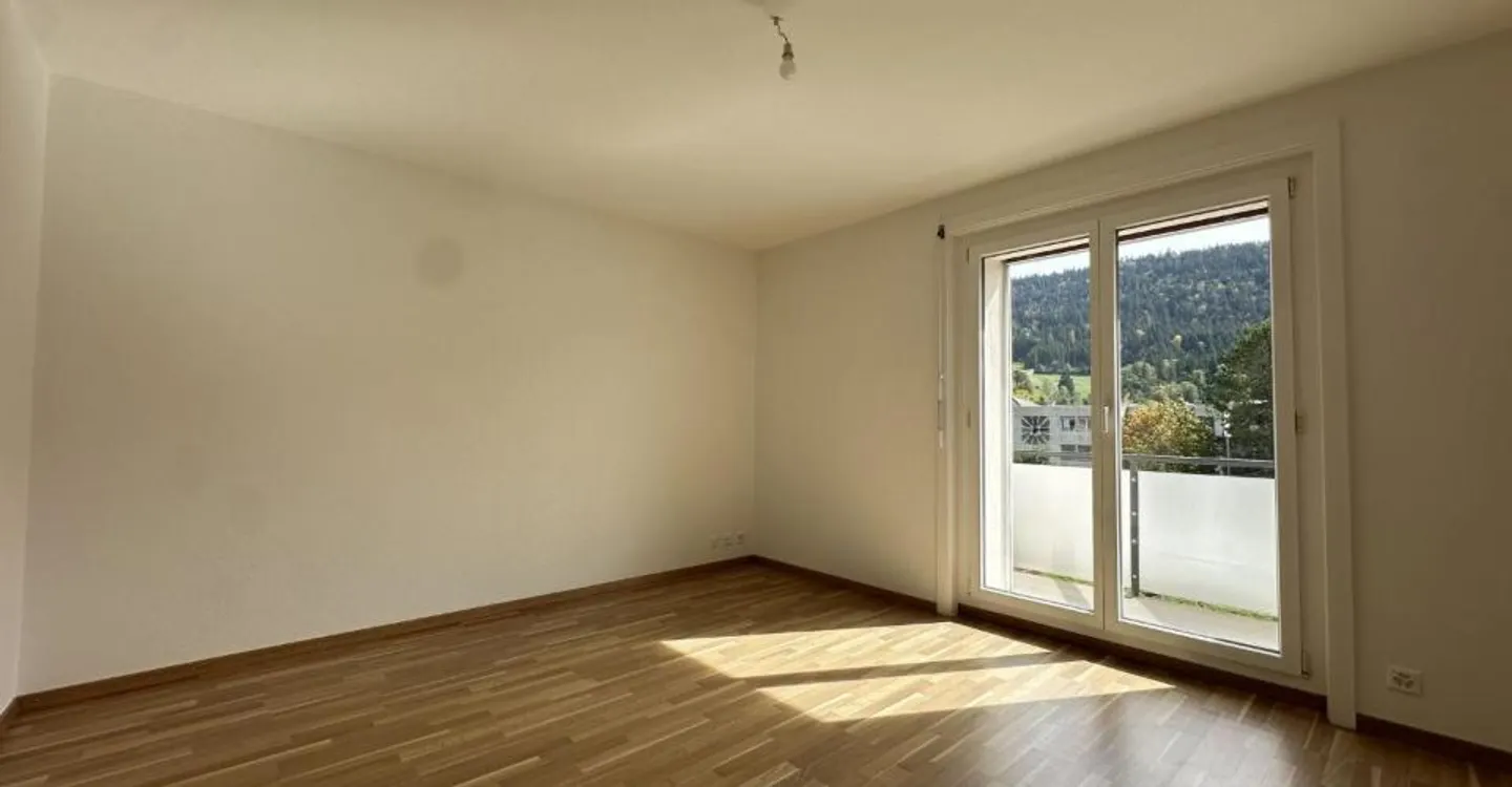 Charming 3-Room Apartment - Photo 2 of 5