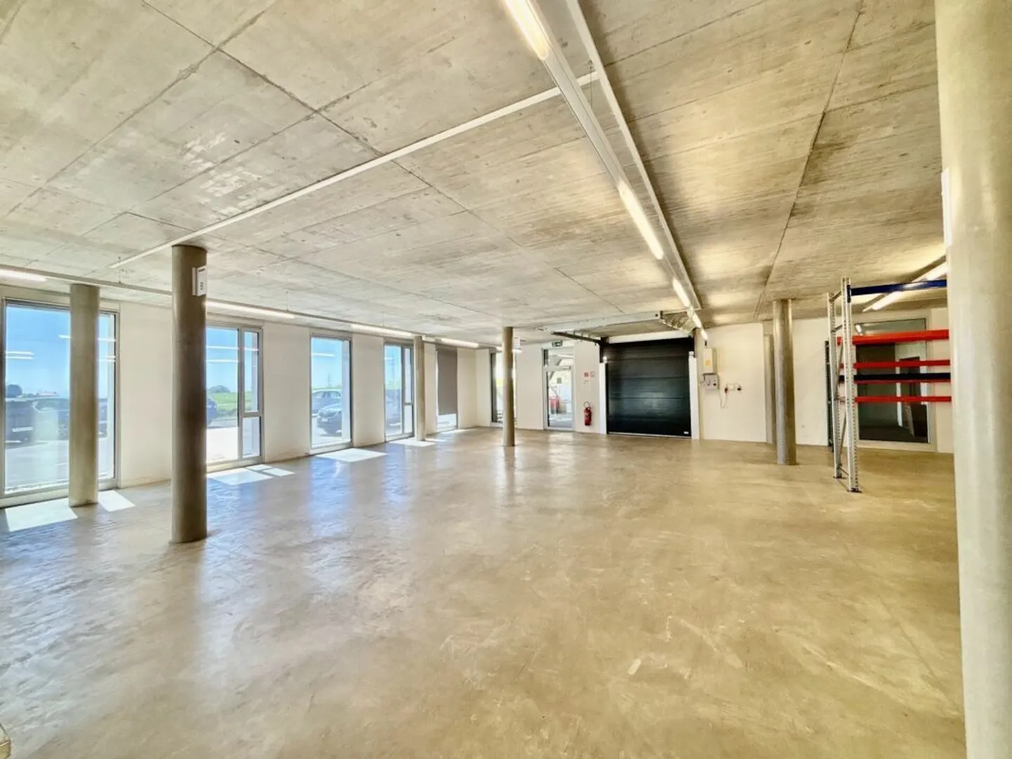 Vaud locale, laboratorio, showroom, deposito, magazzino a Mont-sur-Lausanne. - Foto 2 di 9
