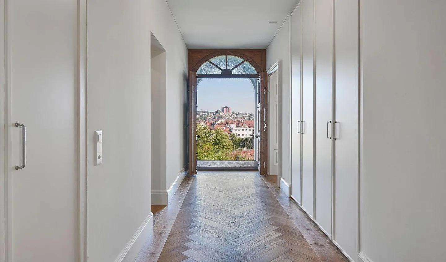 Stylish 3½-room apartment in renovated villa with garden - Photo 2 of 7