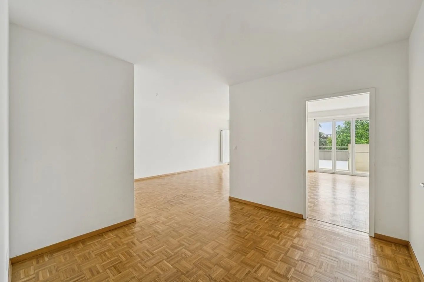 Are you looking for an apartment where it is good to live, with parking? - Photo 2 of 10