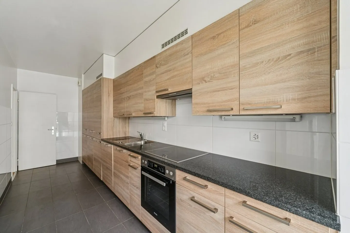 Are you looking for an apartment where it is good to live, with parking? - Photo 3 of 10