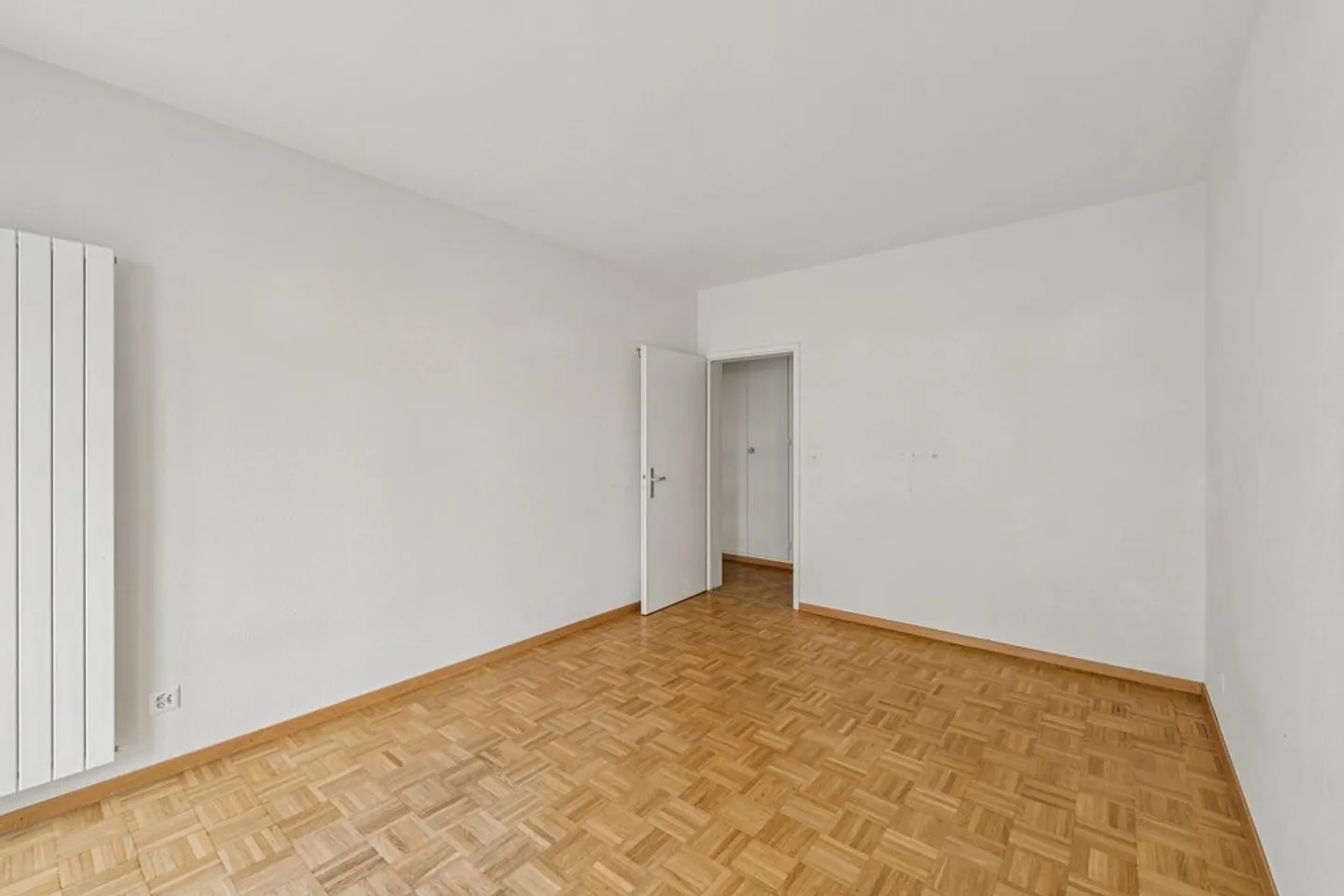 Are you looking for an apartment where it is good to live, with parking? - Photo 4 of 10