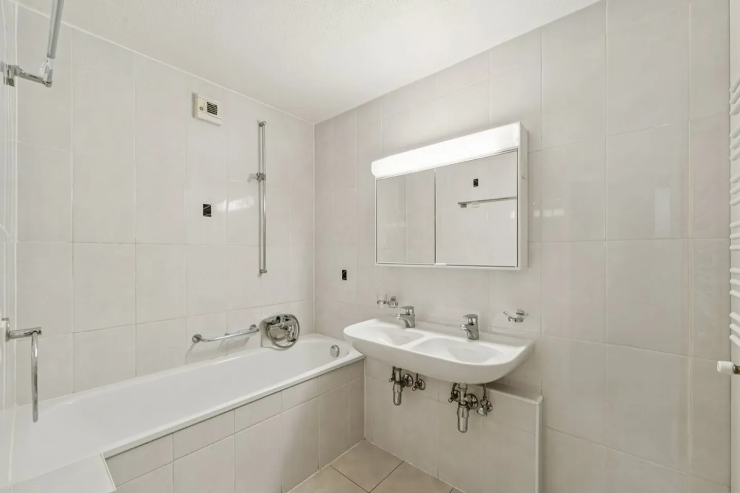 Are you looking for an apartment where it is good to live, with parking? - Photo 8 of 10
