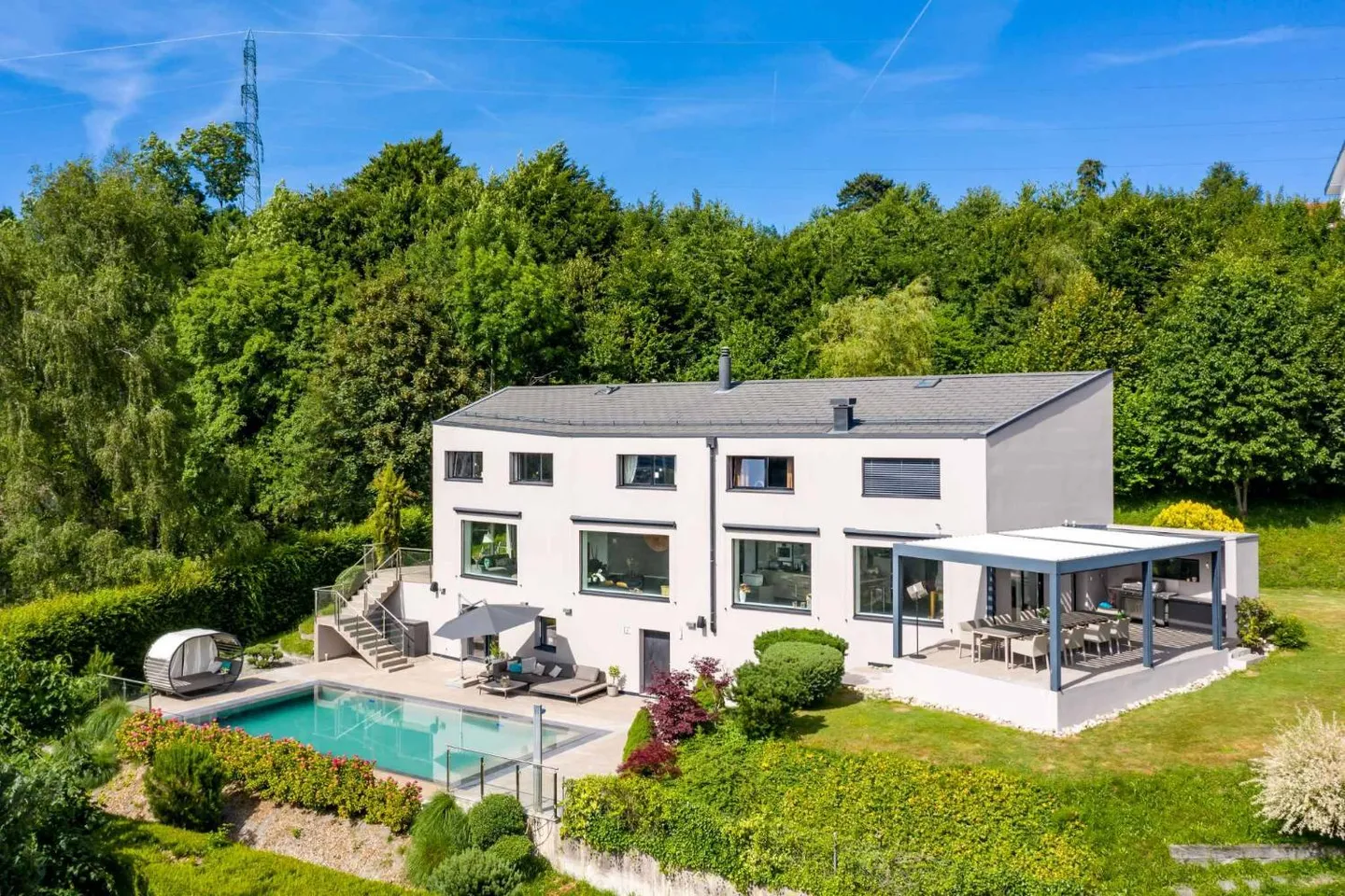 Villa moderne avec plus de 350 m² de surface habitable et vue sur le lac - Photo 1 sur 13