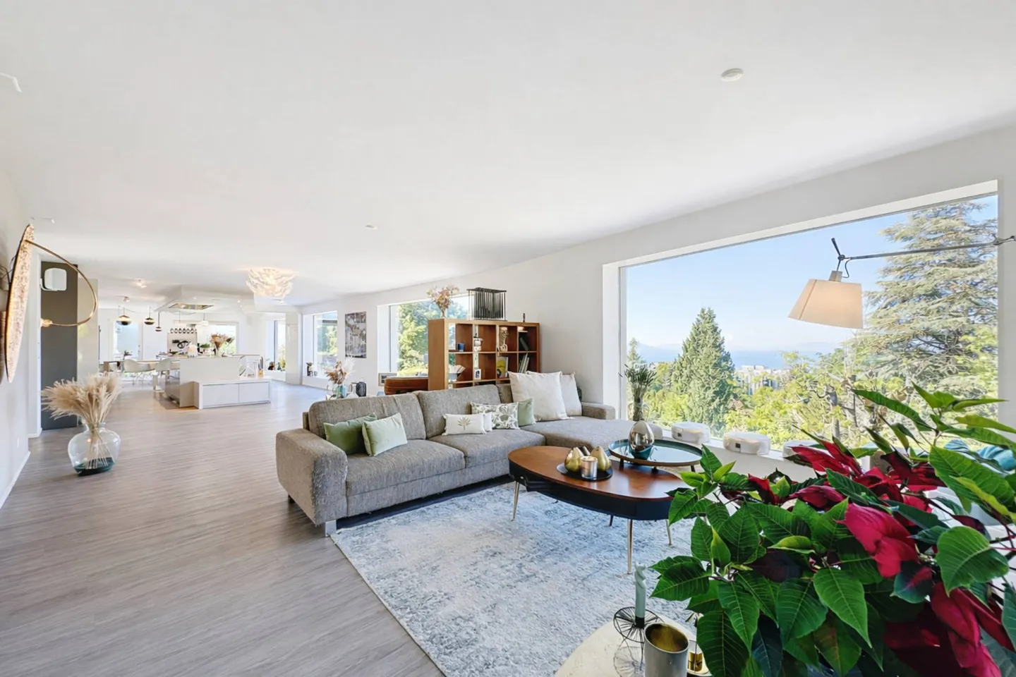 Villa moderne avec plus de 350 m² de surface habitable et vue sur le lac - Photo 2 sur 13