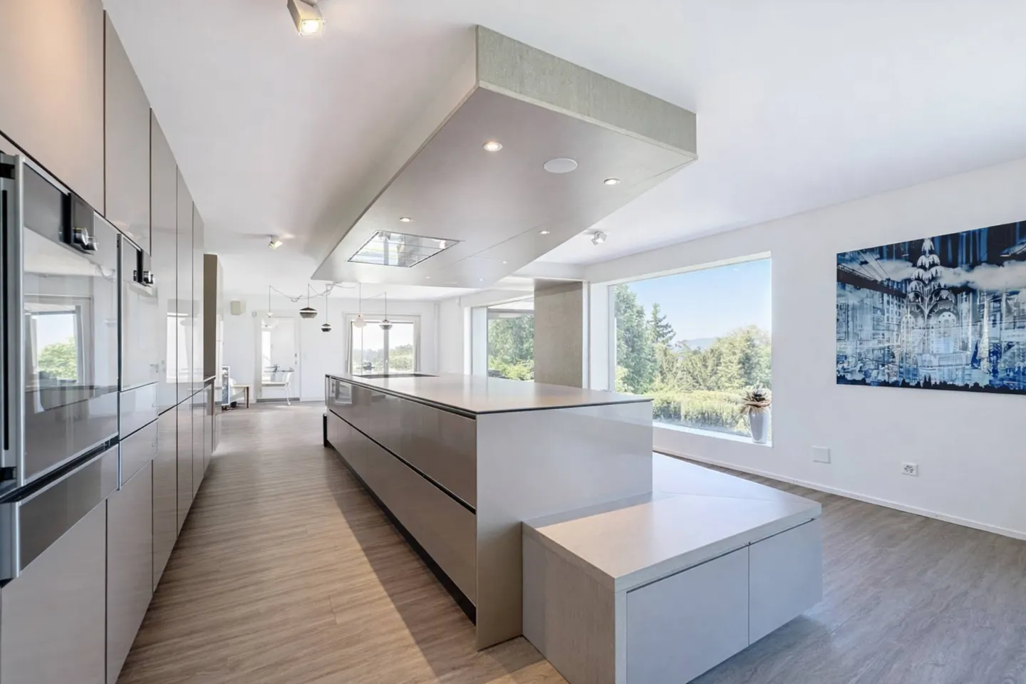 Villa moderne avec plus de 350 m² de surface habitable et vue sur le lac - Photo 3 sur 13