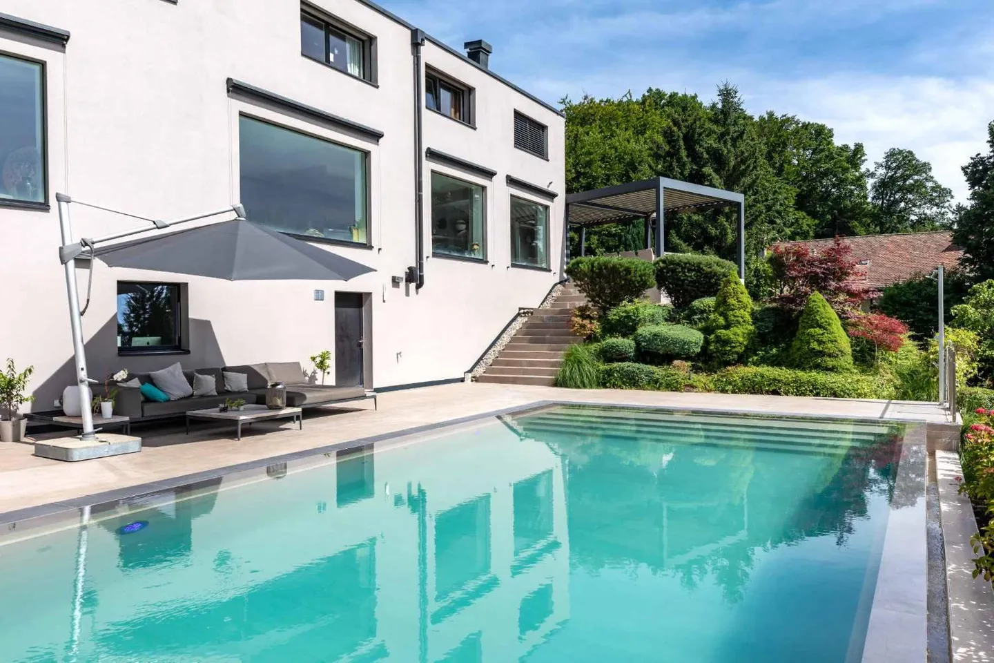 Villa moderne avec plus de 350 m² de surface habitable et vue sur le lac - Photo 5 sur 13