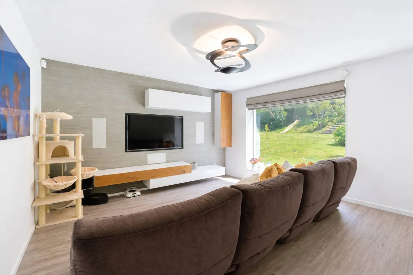 Villa moderne avec plus de 350 m² de surface habitable et vue sur le lac - Photo 6 sur 13