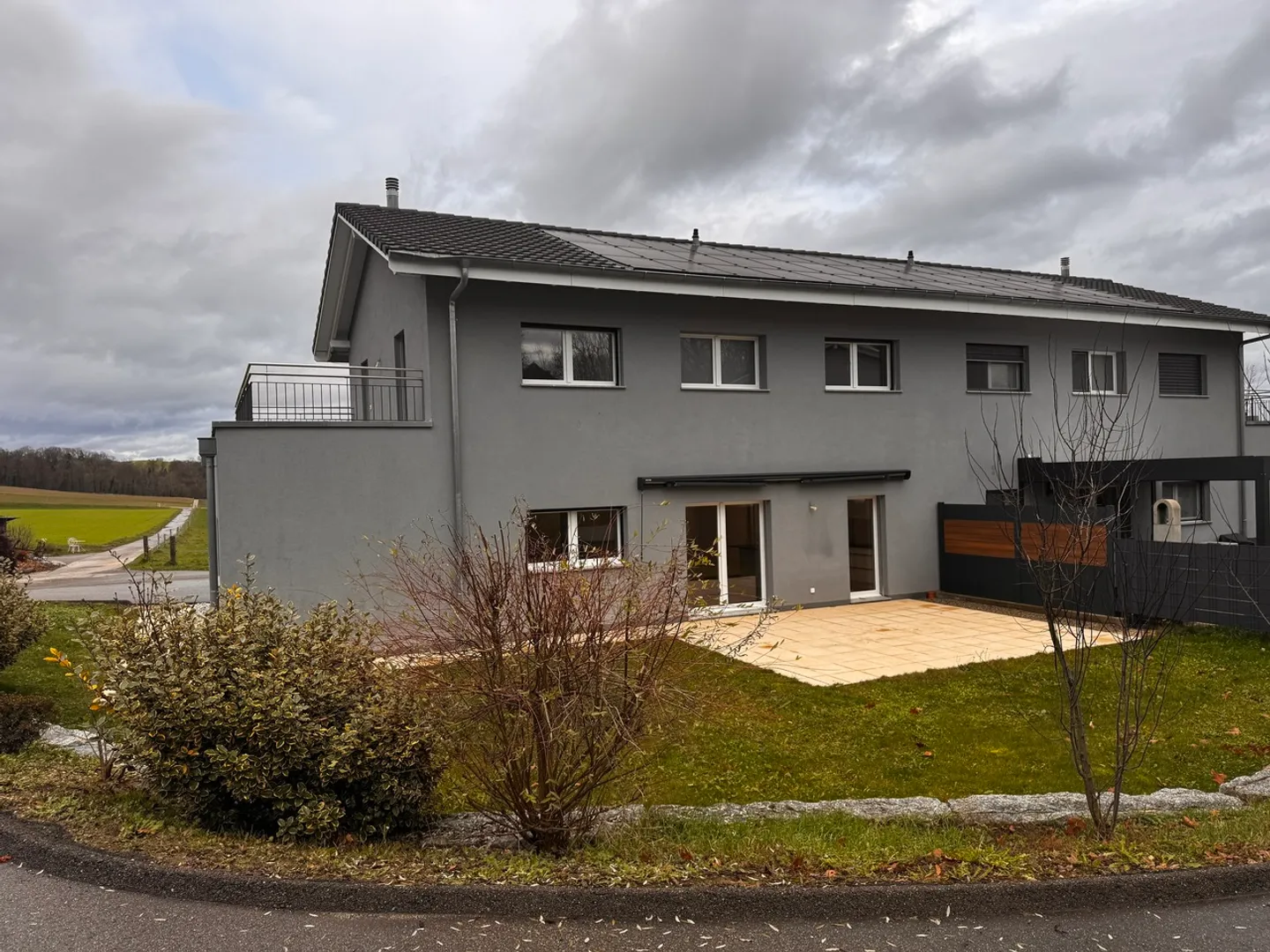 Villa moderne mitoyenne - Photo 1 sur 10