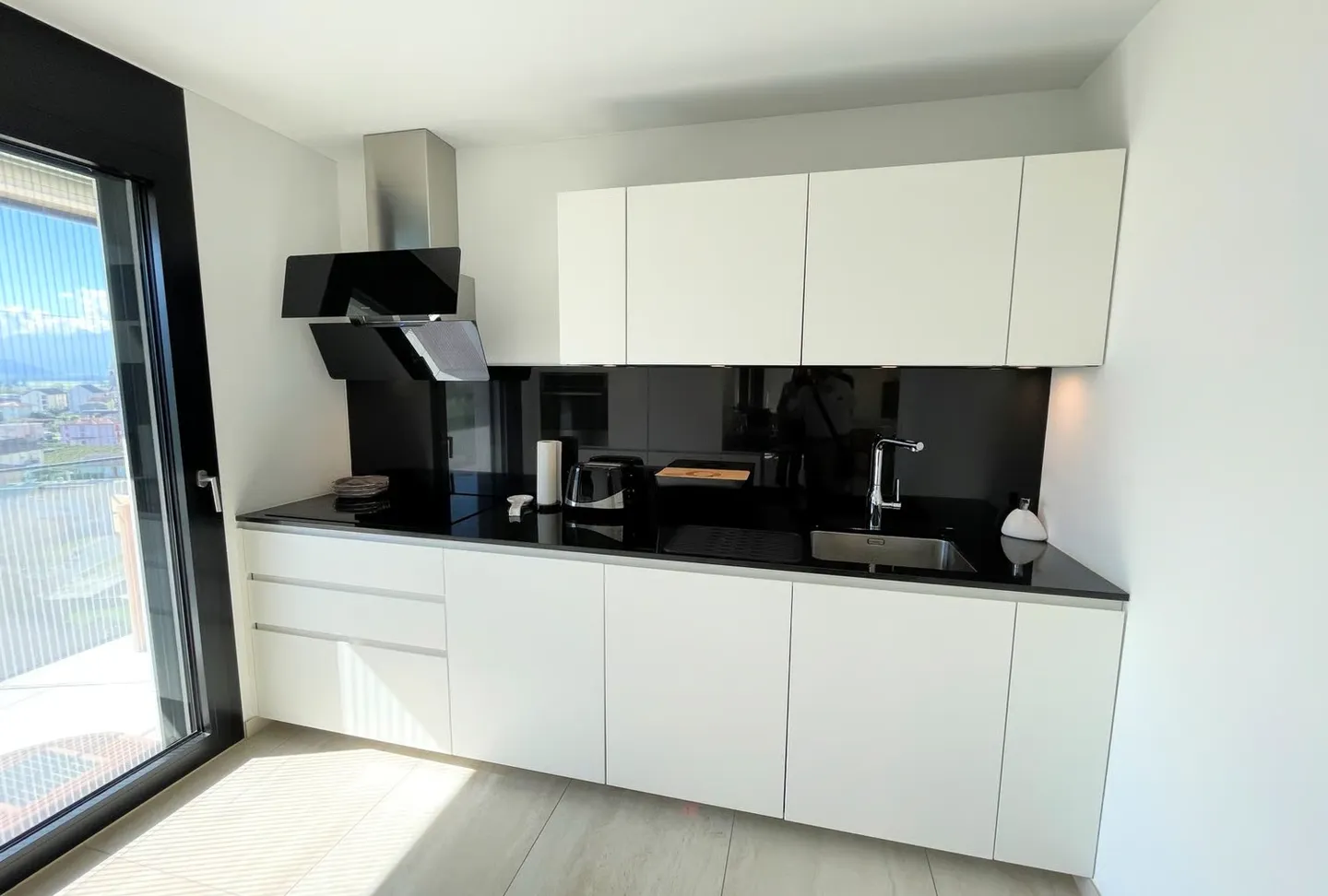 Elegant apartment on the hill with panoramic view in exclusive residence - Photo 12 of 19