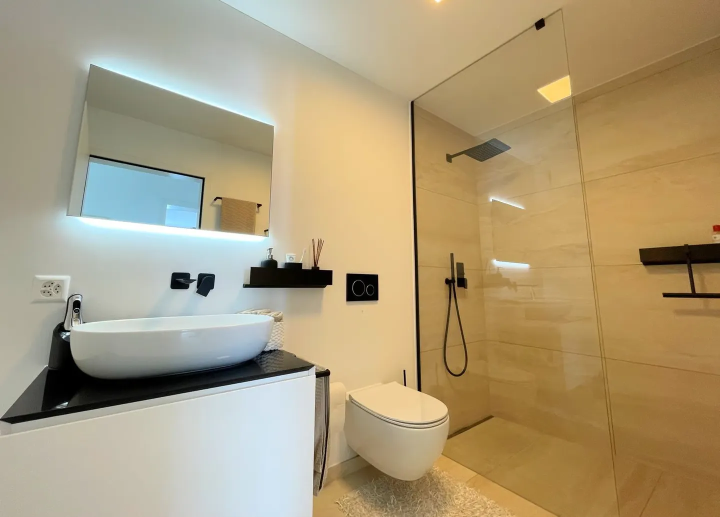 Elegant apartment on the hill with panoramic view in exclusive residence - Photo 14 of 19