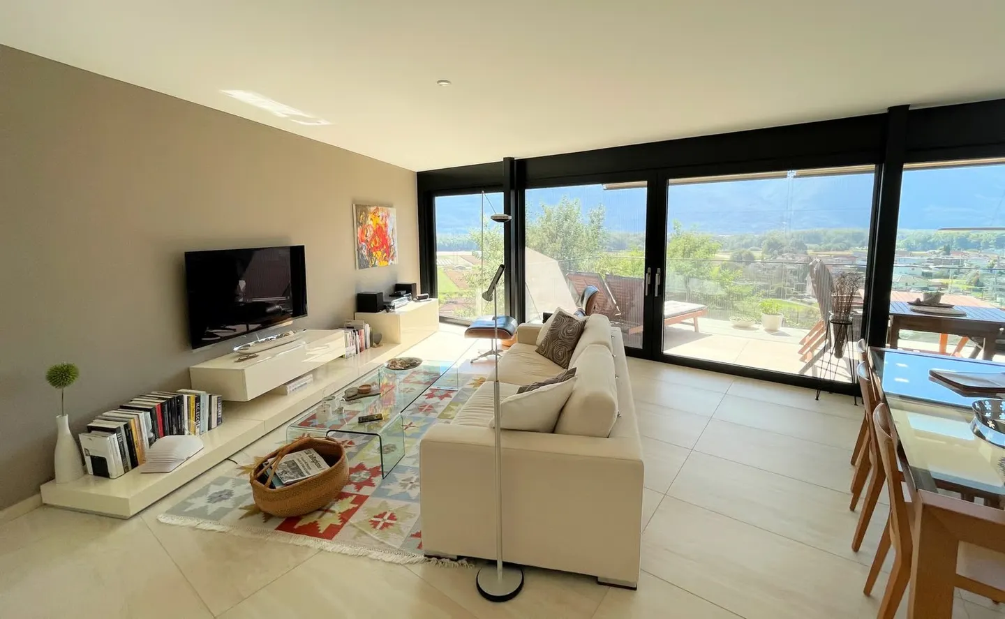 Elegant apartment on the hill with panoramic view in exclusive residence - Photo 7 of 19