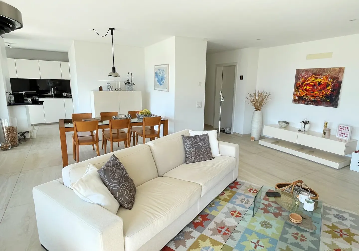 Elegant apartment on the hill with panoramic view in exclusive residence - Photo 9 of 19