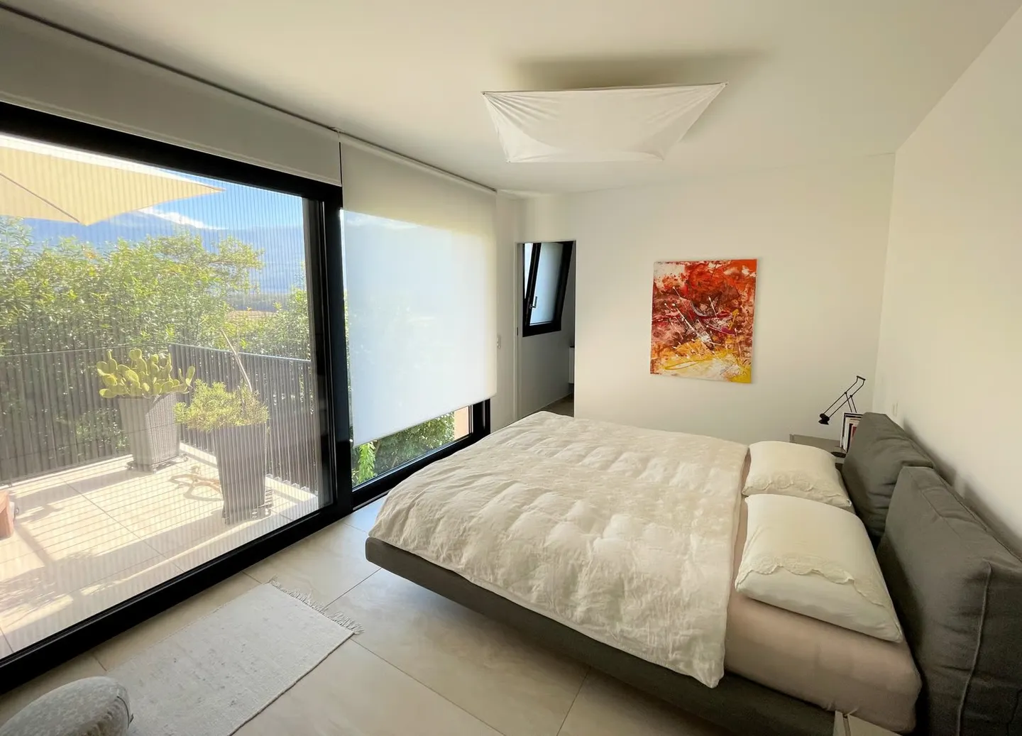 Elegant apartment on the hill with panoramic view in exclusive residence - Photo 16 of 19