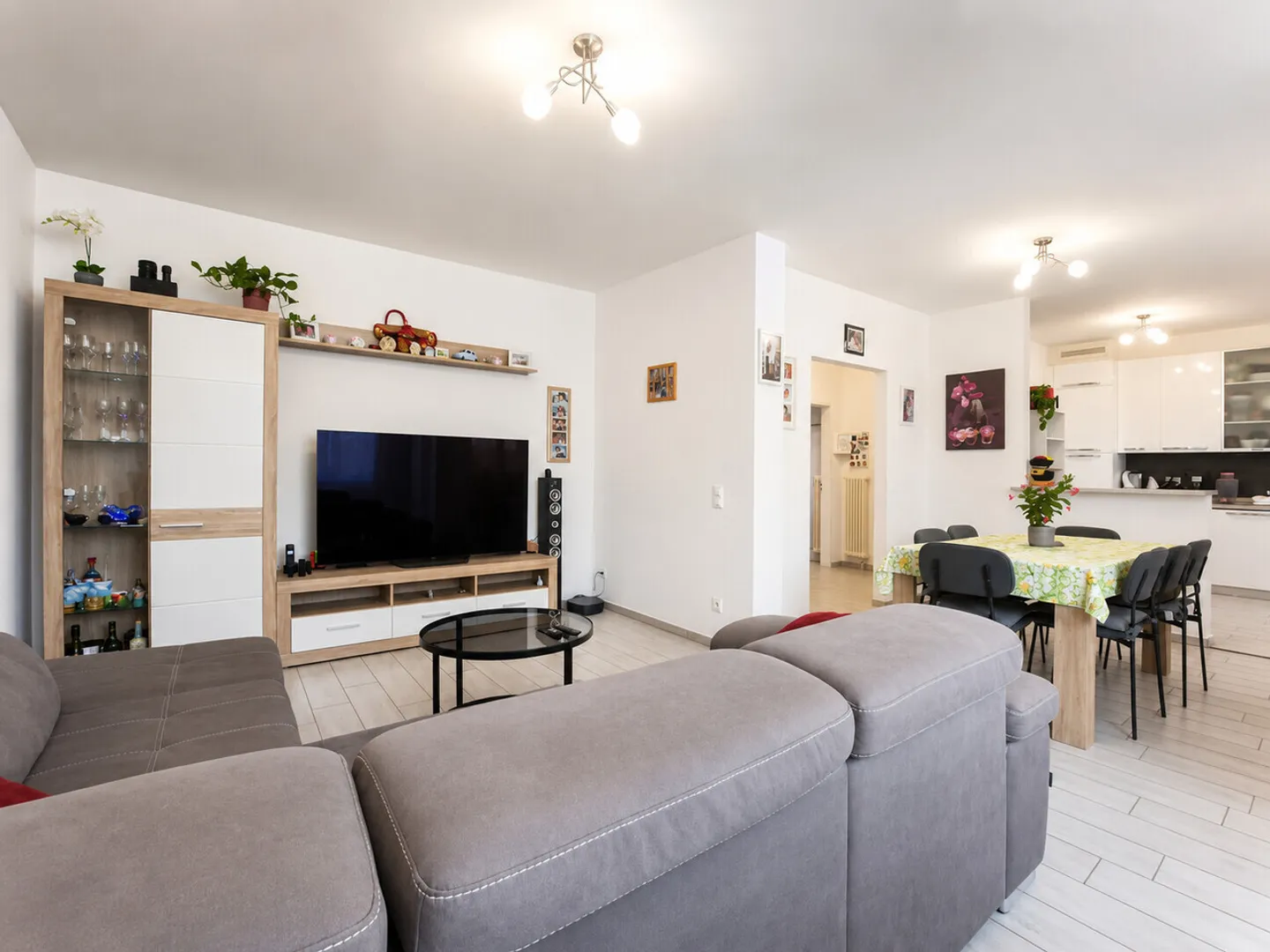 4.5-ROOM APARTMENT IN THE GREEN IN LIGORNETTO - Photo 1 of 5
