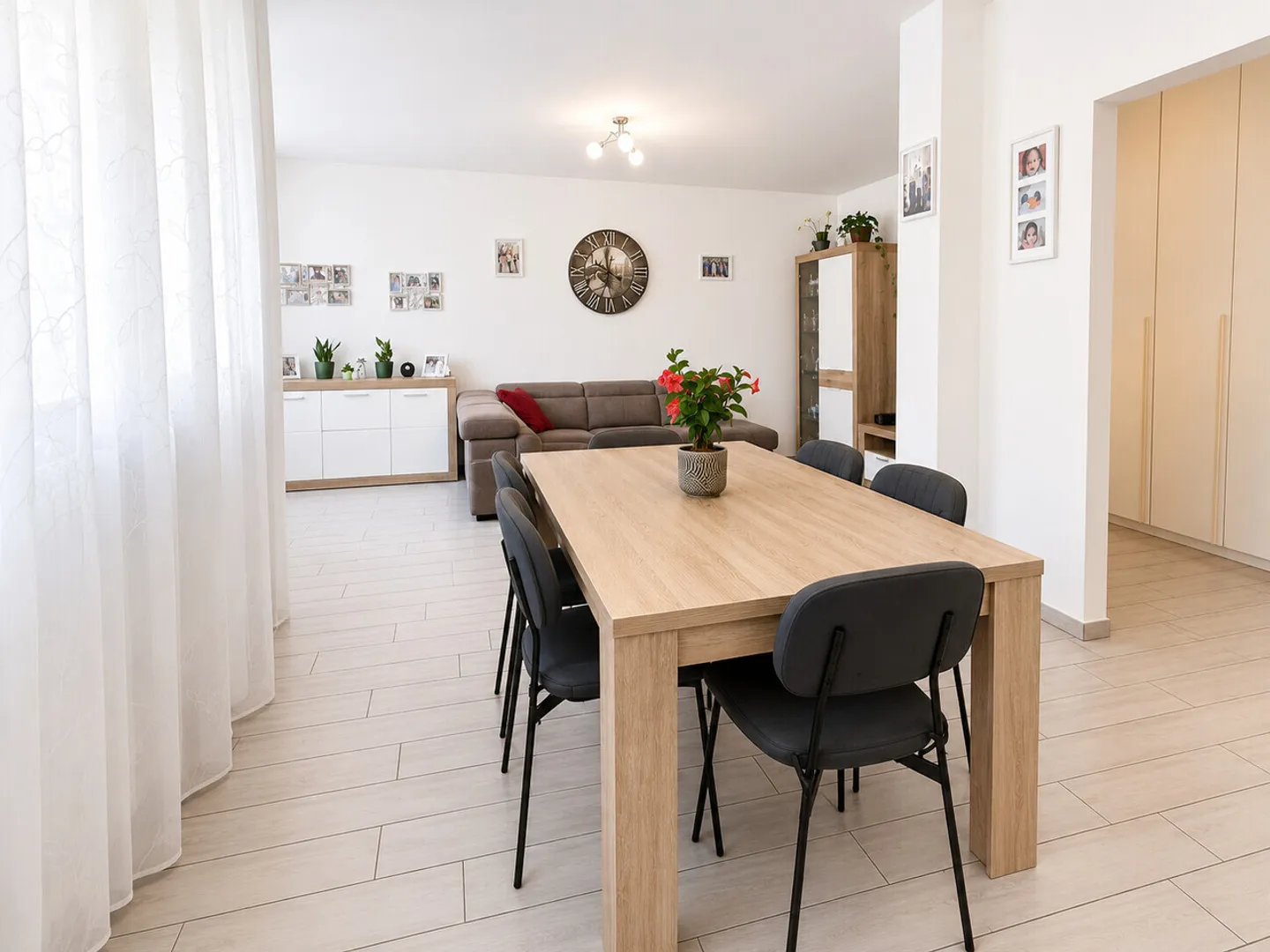 4.5-ROOM APARTMENT IN THE GREEN IN LIGORNETTO - Photo 3 of 5