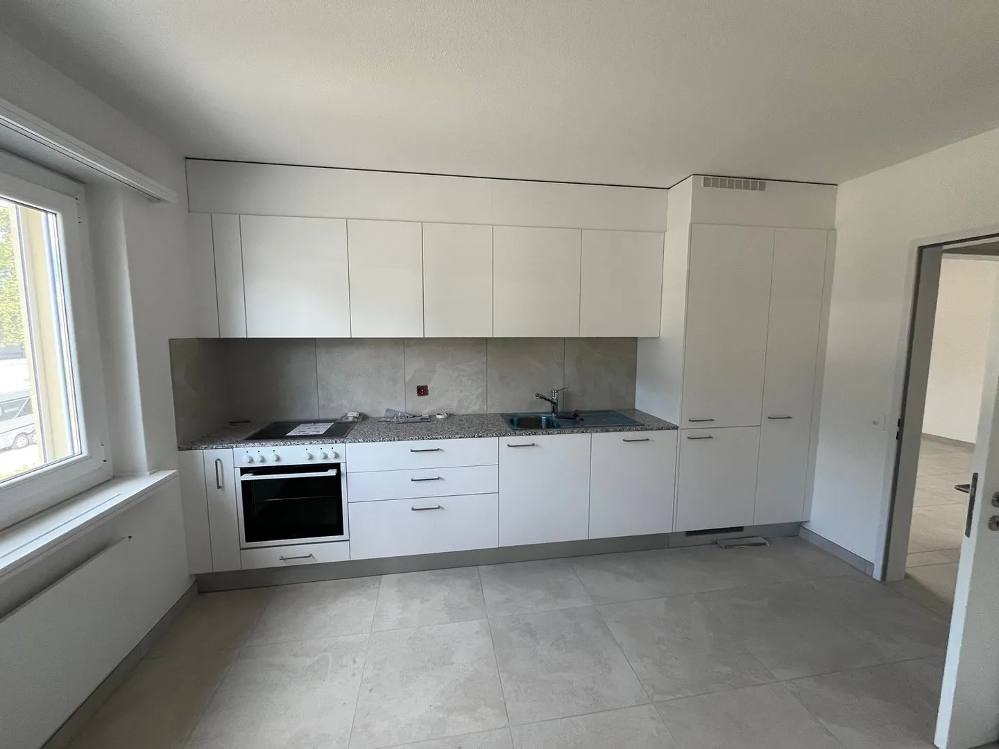 CADENAZZO - Großzügige 4.5 Zimmerwohnung komplett renoviert - Foto 3 von 10