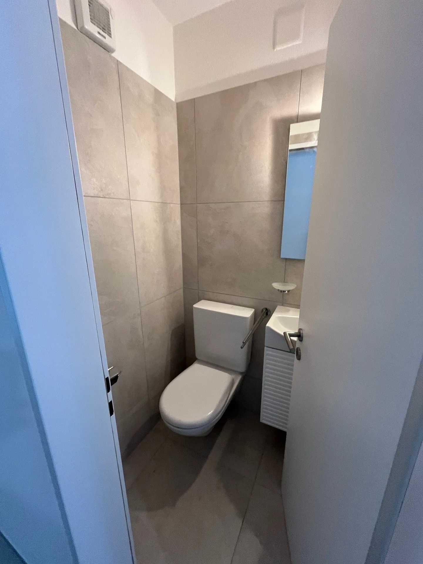 CADENAZZO - Großzügige 4.5 Zimmerwohnung komplett renoviert - Foto 10 von 10