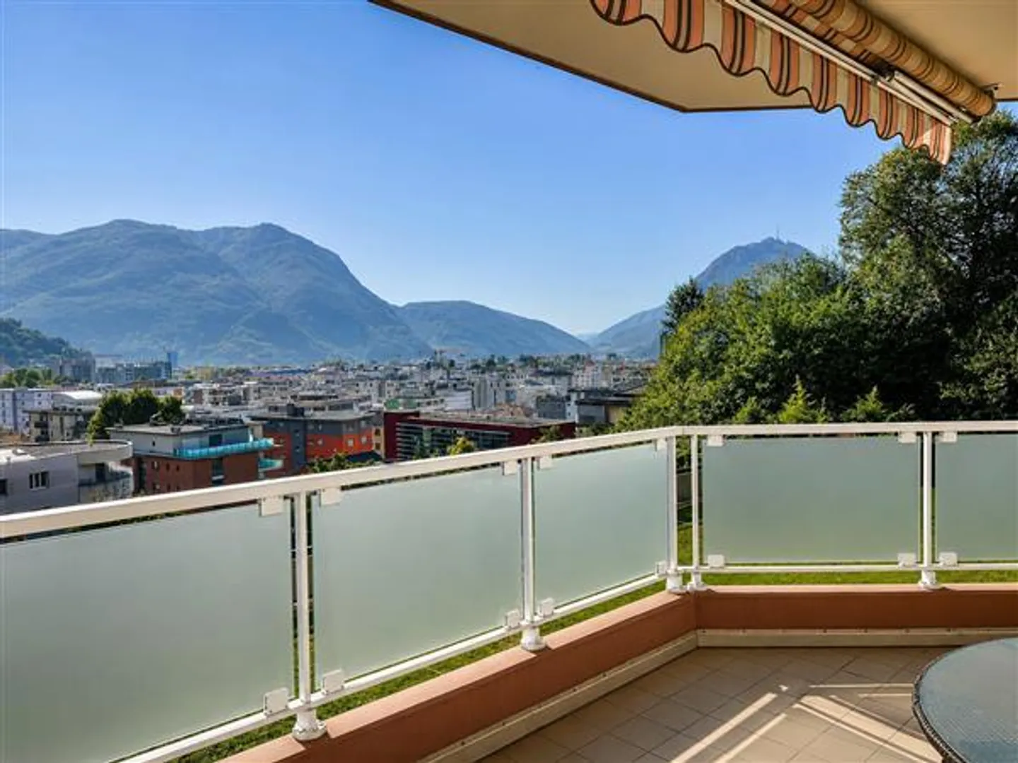 Lugano: 4.5-Room Apartment - Photo 1 of 13