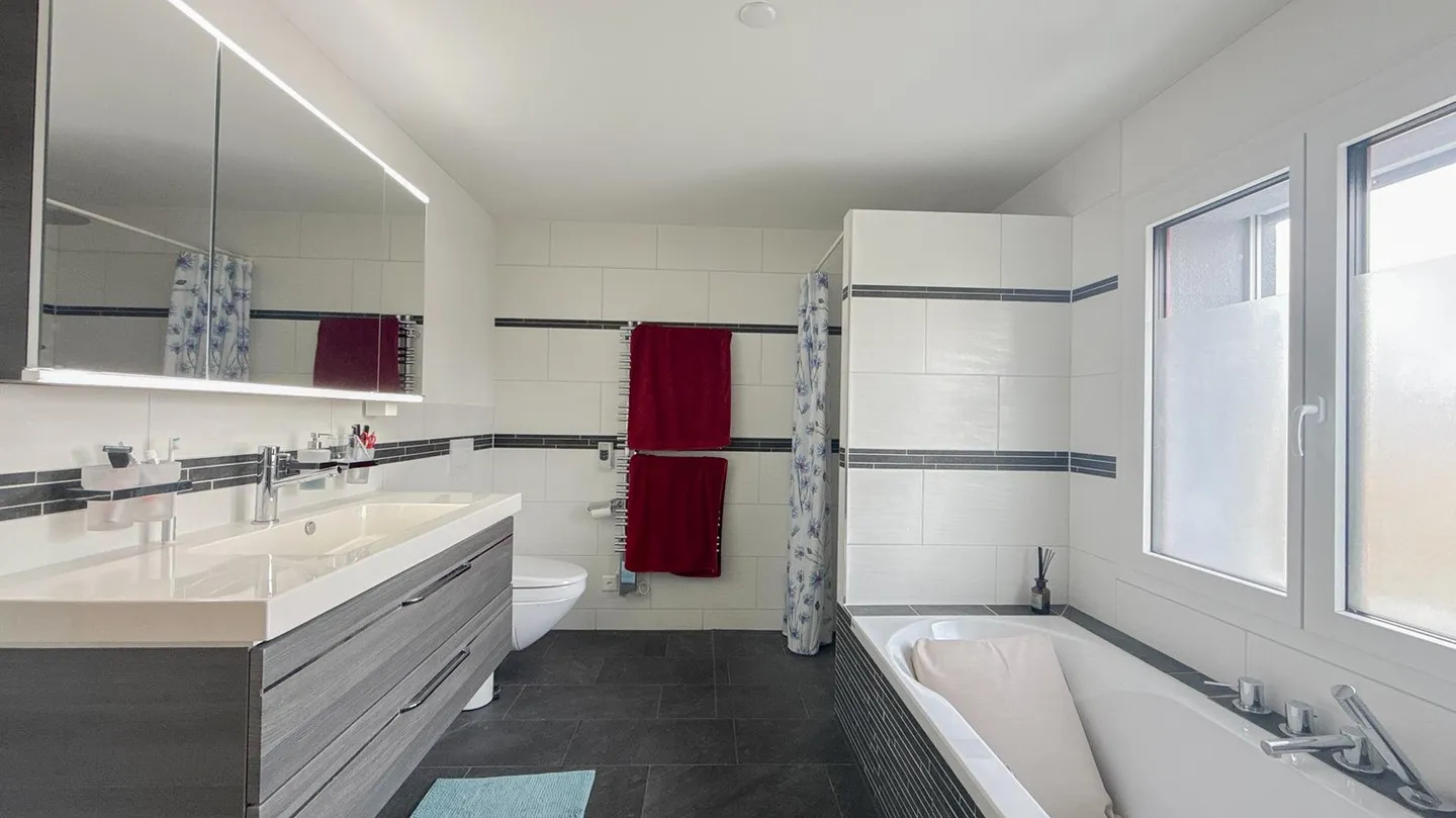 Elegante casa unifamiliare con piscina naturale / bel quartiere EFH - Foto 7 di 11