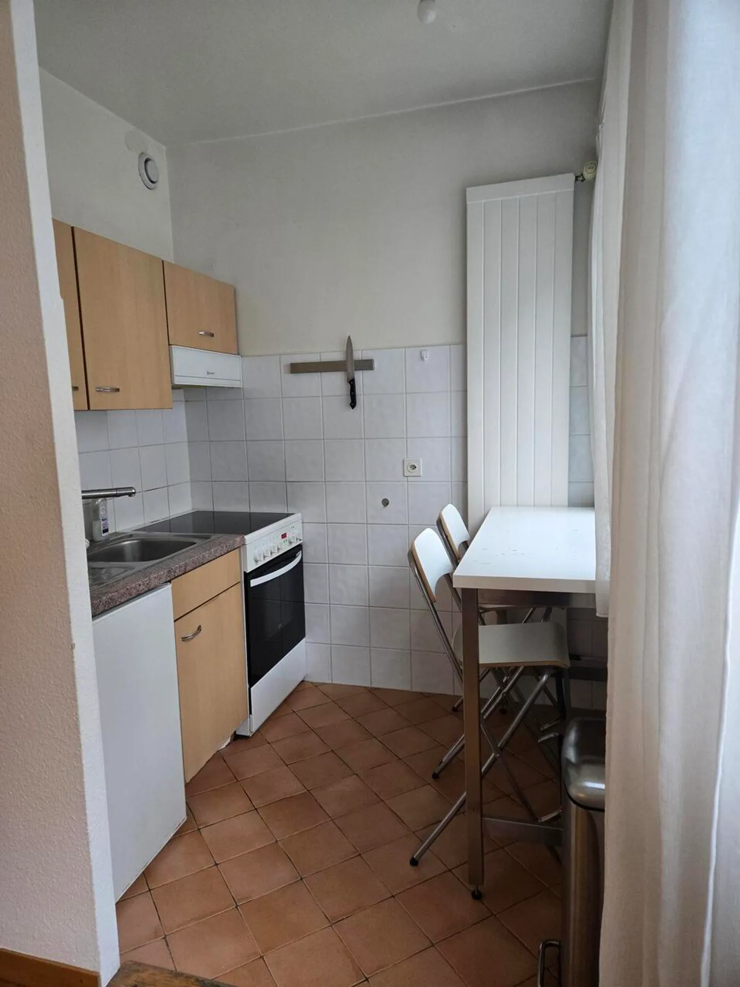 Monolocale arredato al 3° piano - Foto 3 di 4