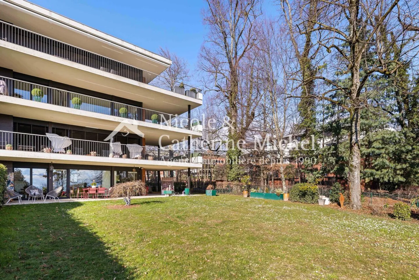 Exclusive Garden Apartment with Views - Photo 3 of 9